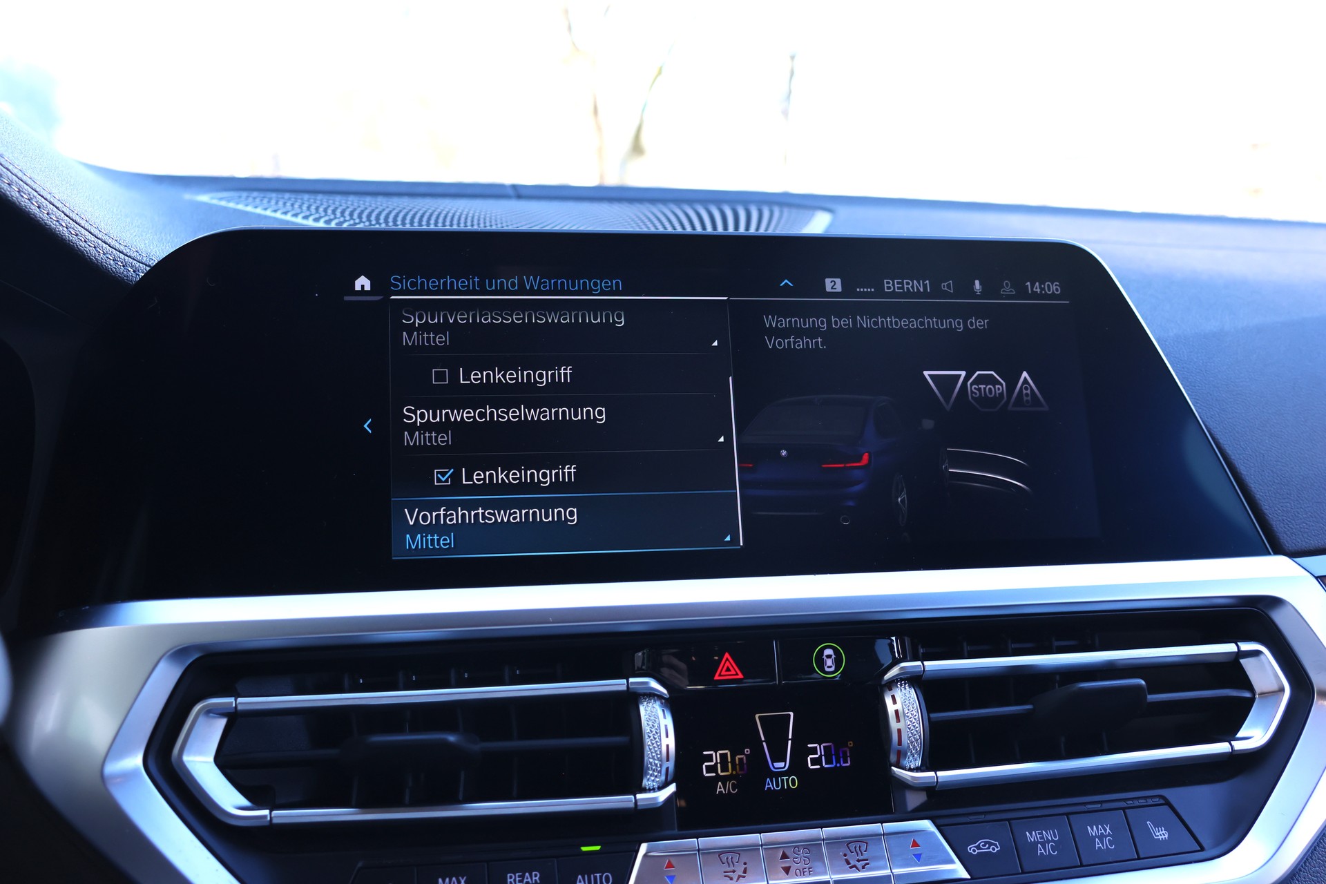 BMW 330e Steptronic M Sport (CH)-image-24