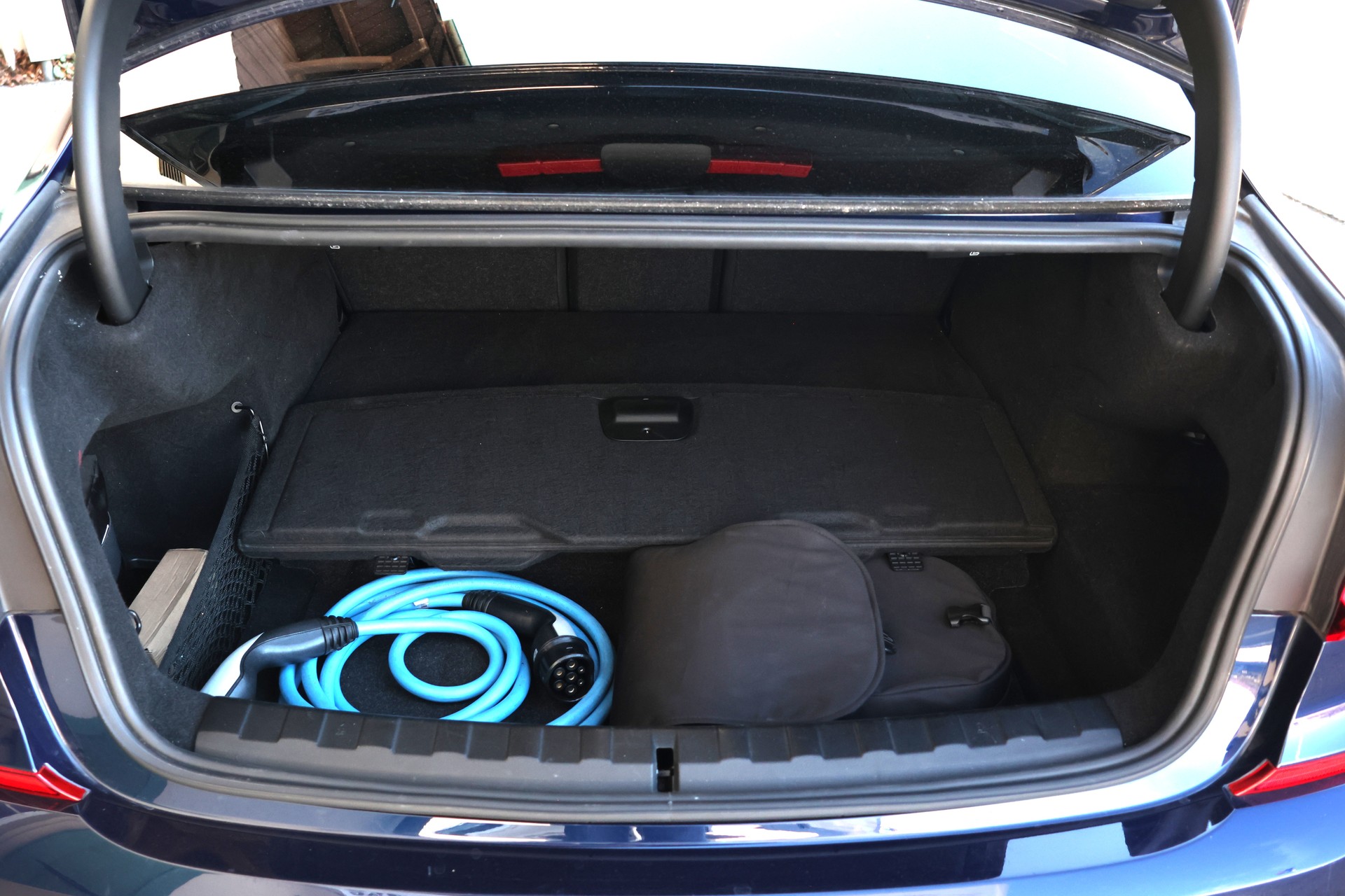 BMW 330e Steptronic M Sport (CH)-image-5