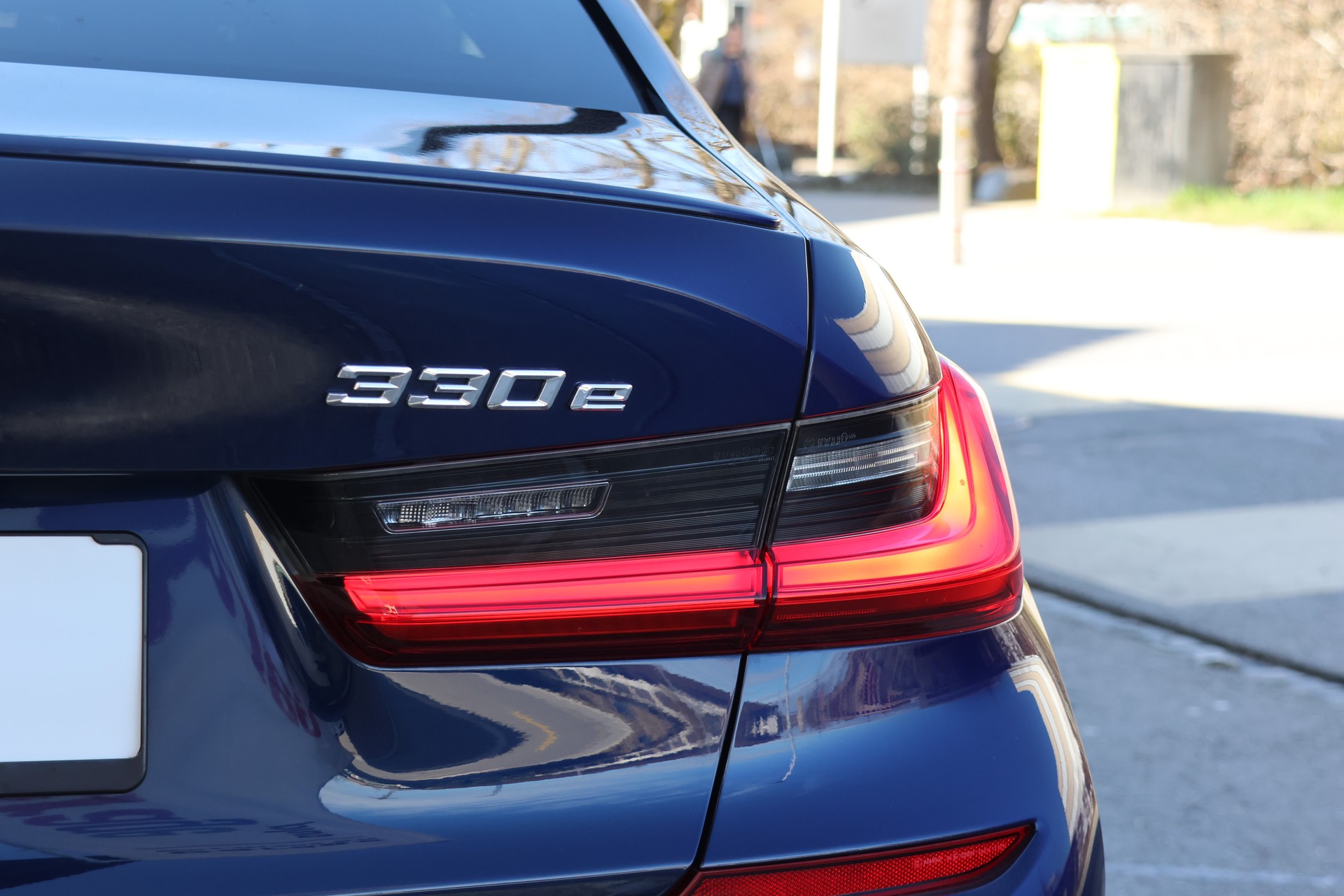 BMW 330e Steptronic M Sport (CH)-image-4