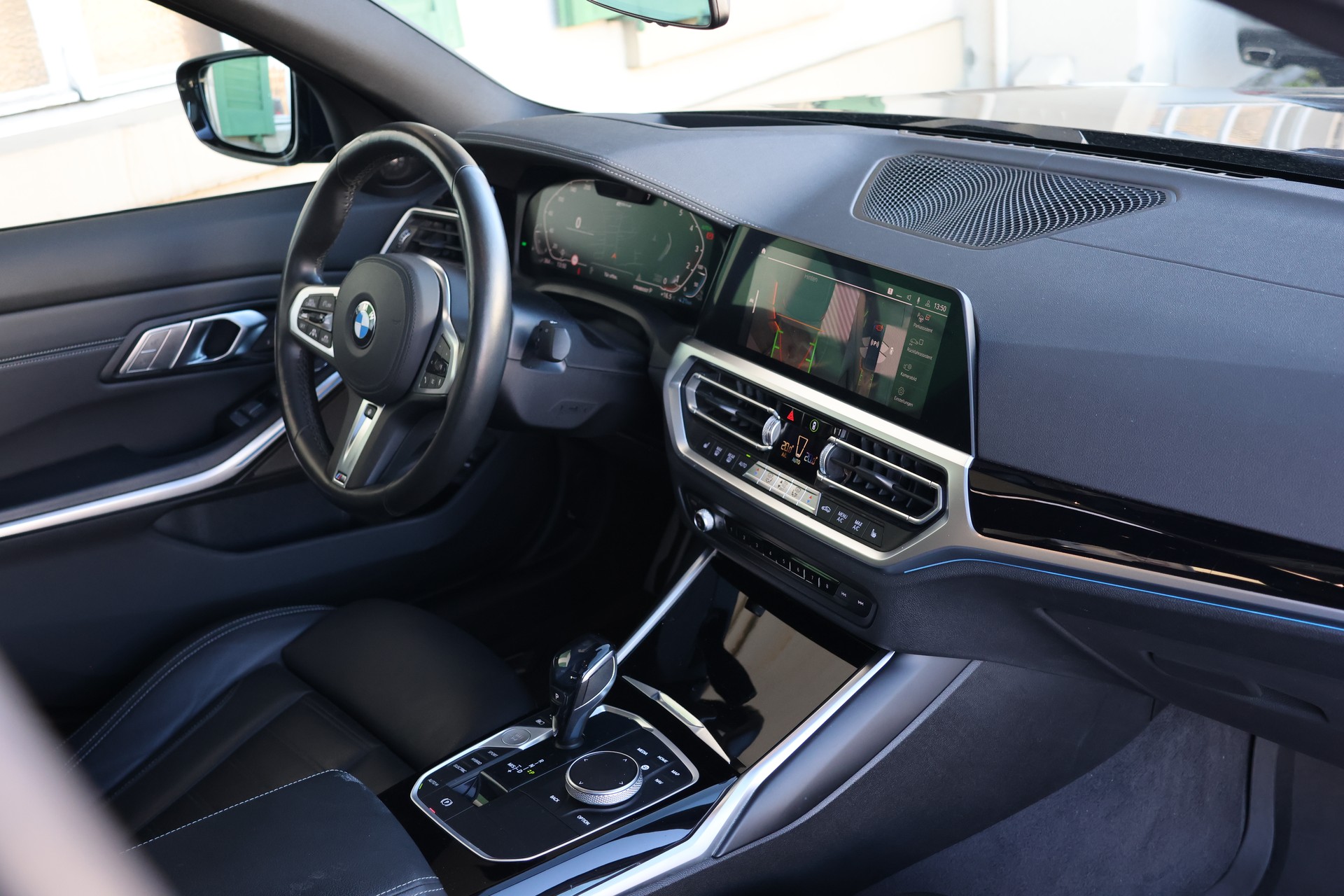 BMW 330e Steptronic M Sport (CH)-image-7