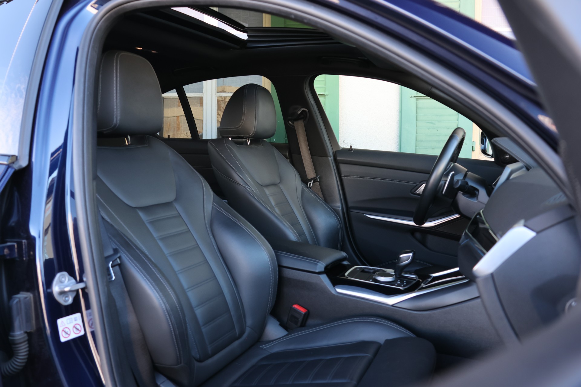BMW 330e Steptronic M Sport (CH)-image-9