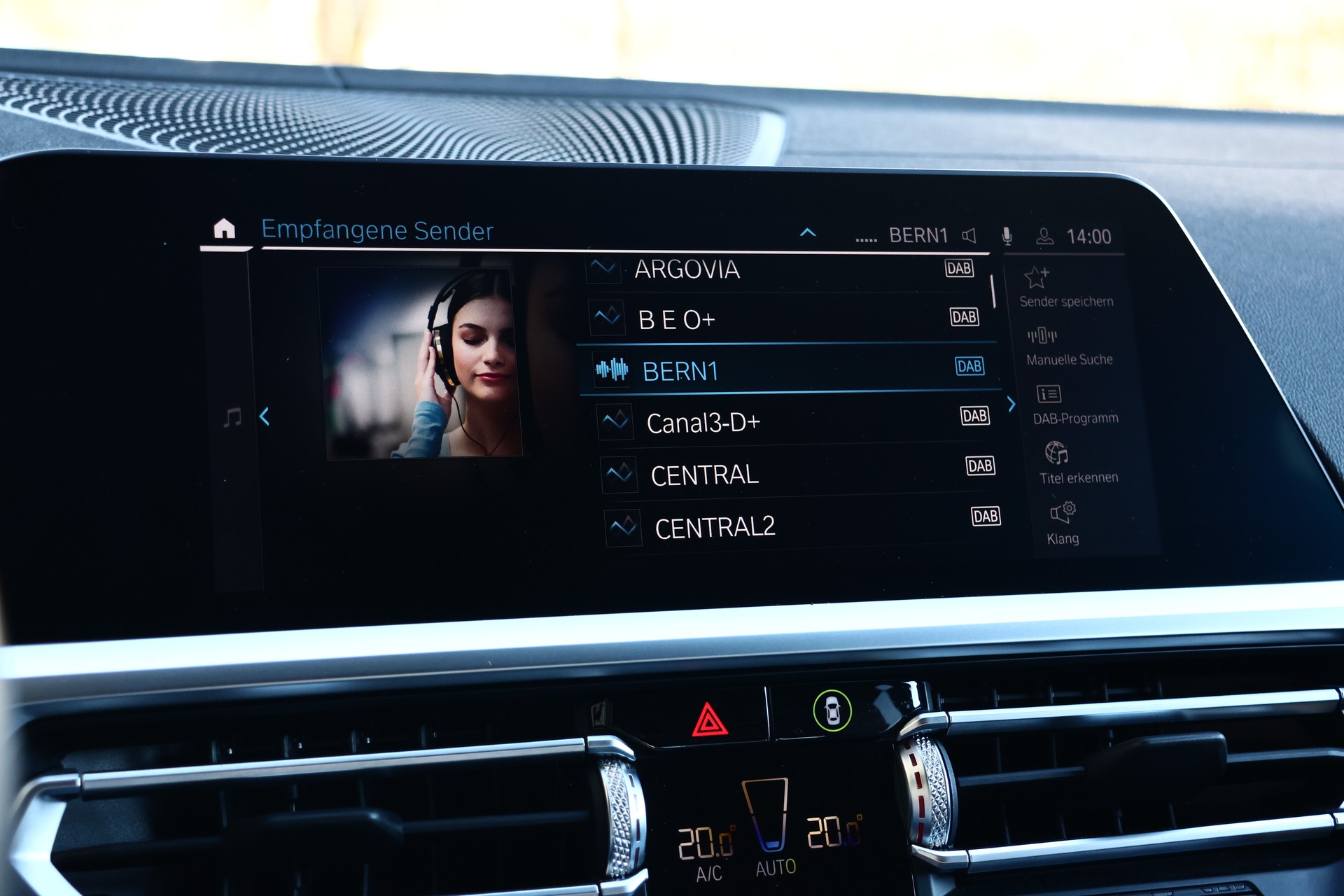 BMW 330e Steptronic M Sport (CH)-image-14