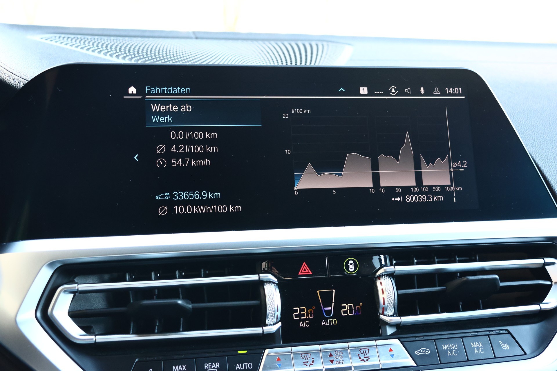 BMW 330e Steptronic M Sport (CH)-image-22