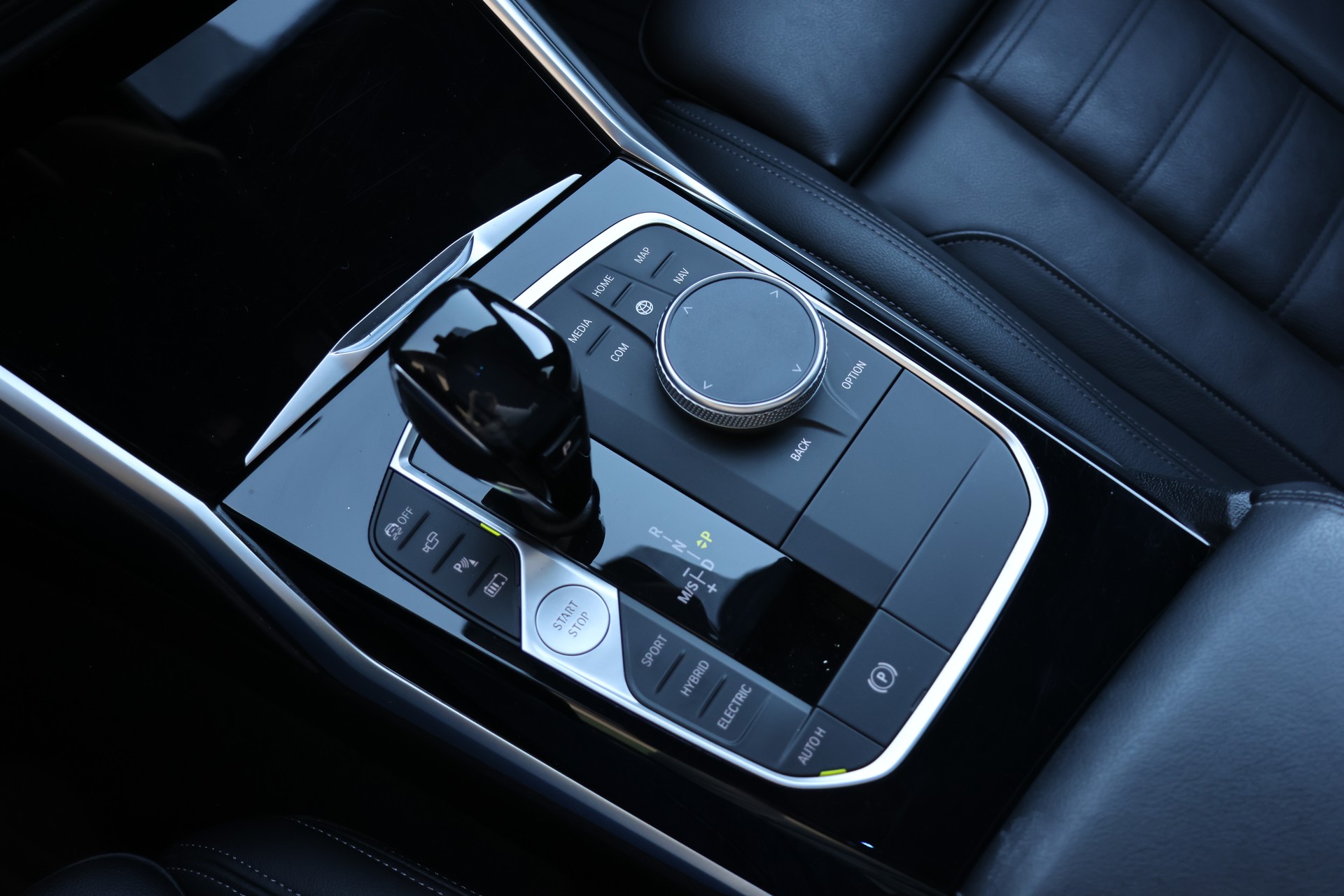 BMW 330e Steptronic M Sport (CH)-image-27