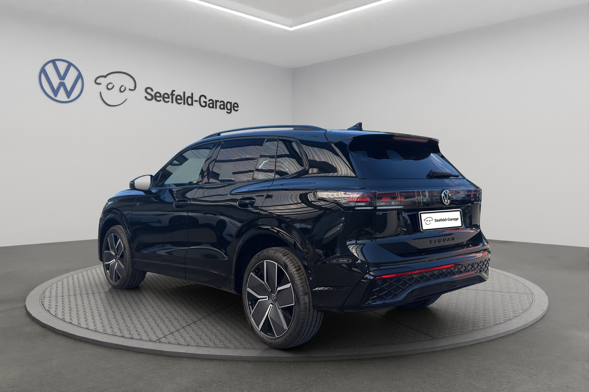 VW Tiguan 2.0 TSI DSG R-Line 4Motion-image-3