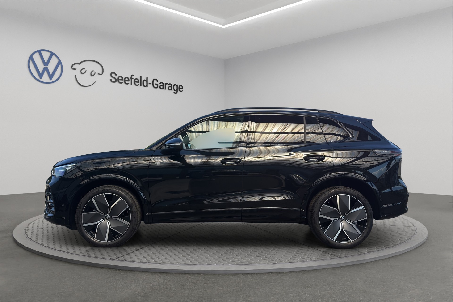 VW Tiguan 2.0 TSI DSG R-Line 4Motion-image-2