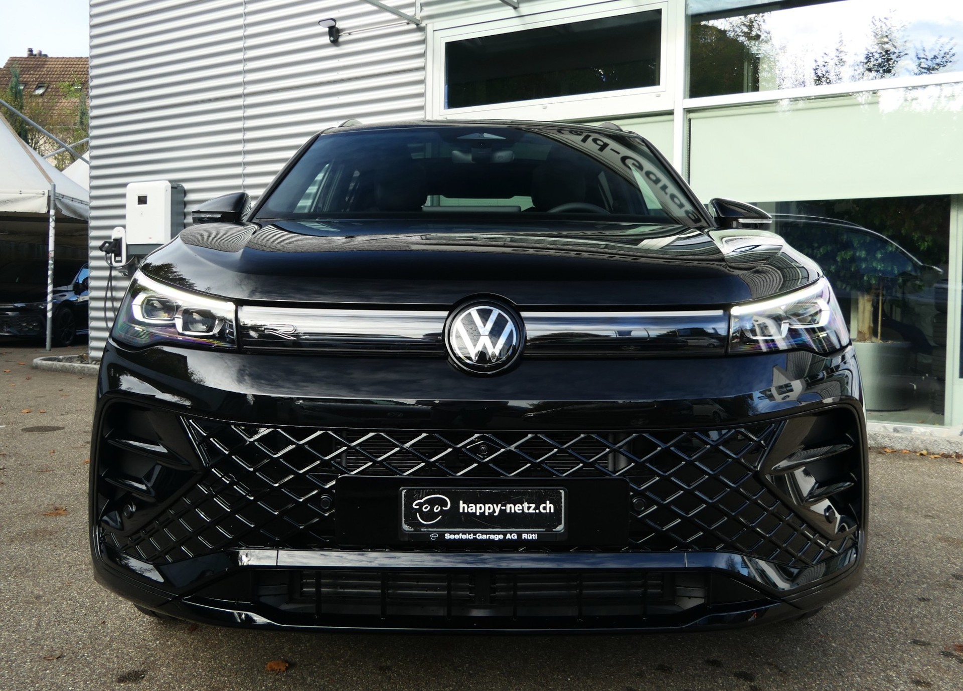 VW Tiguan 2.0 TSI DSG R-Line 4Motion-image-1
