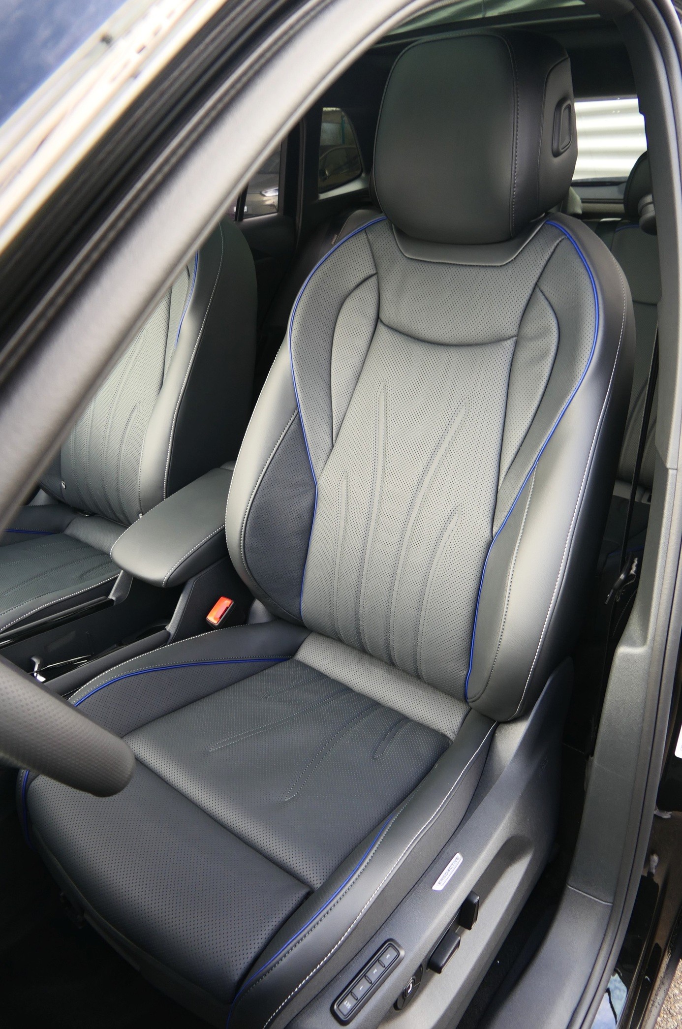 VW Tiguan 2.0 TSI DSG R-Line 4Motion-image-5
