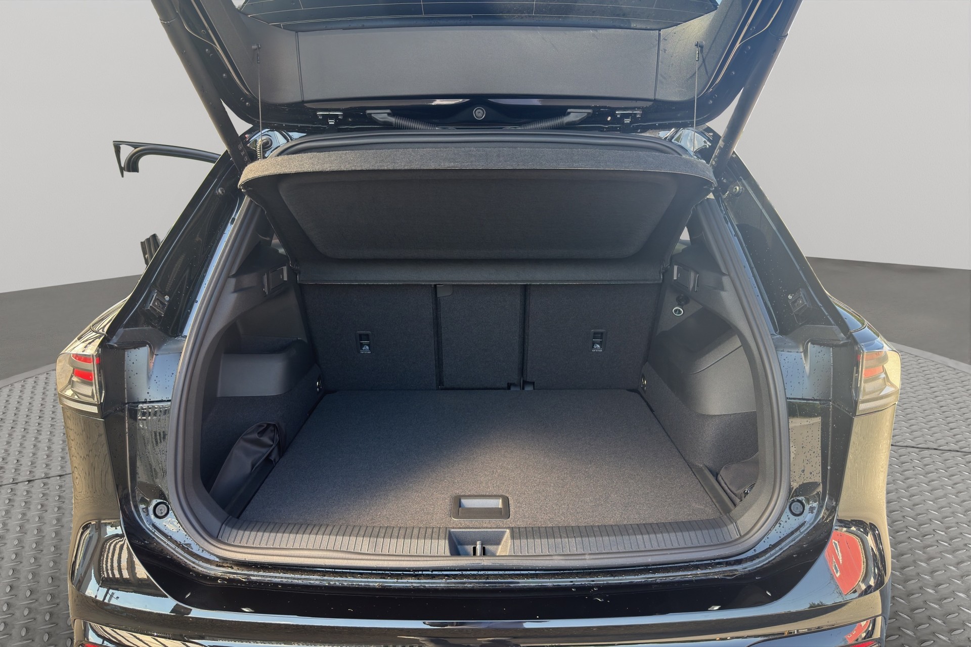 VW Tiguan 2.0 TSI DSG R-Line 4Motion-image-11