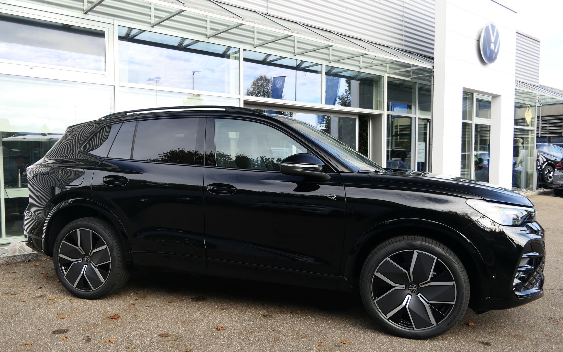 VW Tiguan 2.0 TSI DSG R-Line 4Motion-image-3