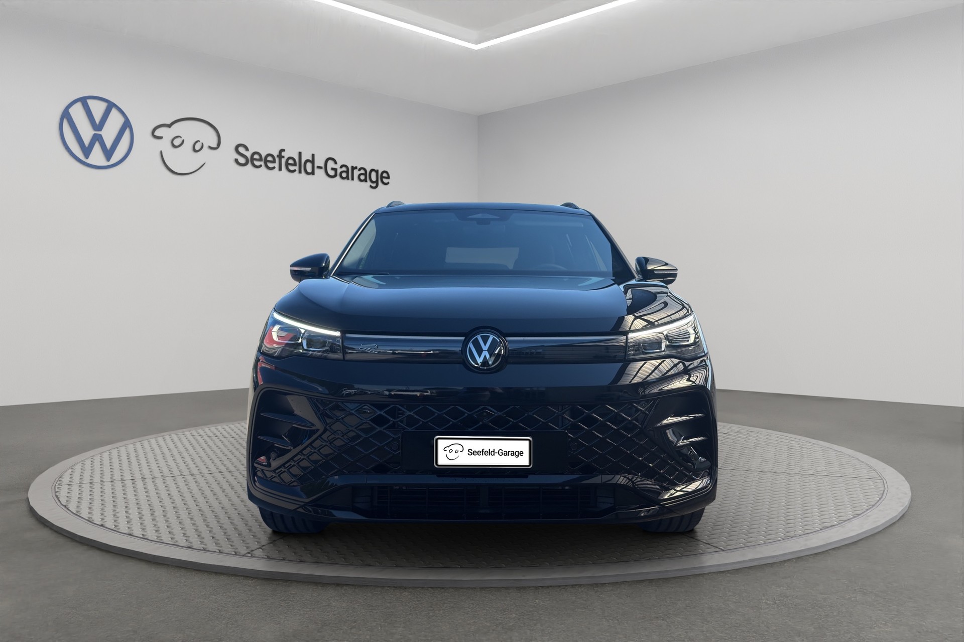 VW Tiguan 2.0 TSI DSG R-Line 4Motion-image-1