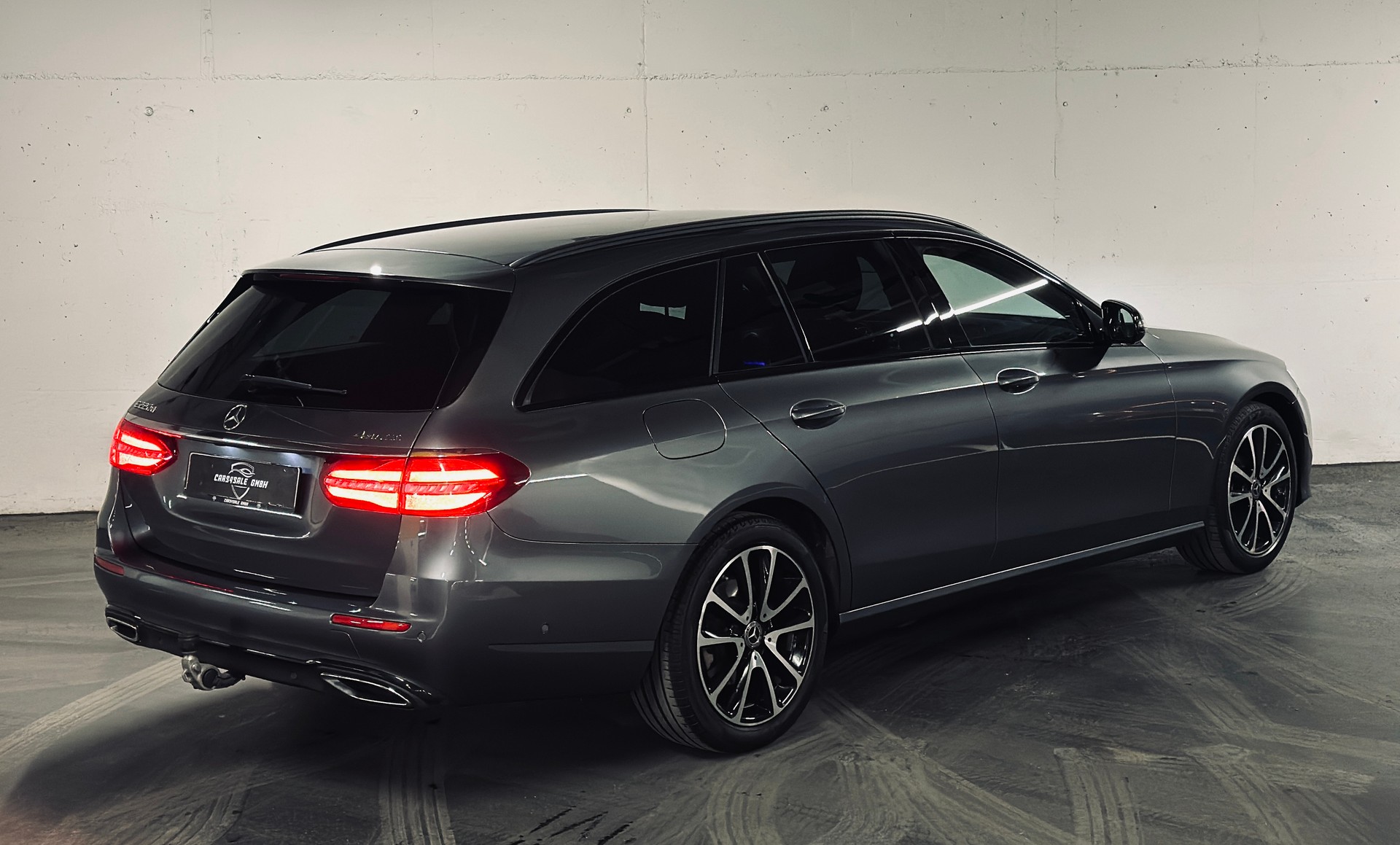 MERCEDES-BENZ E 220 d Avantgarde 4Matic-image-2