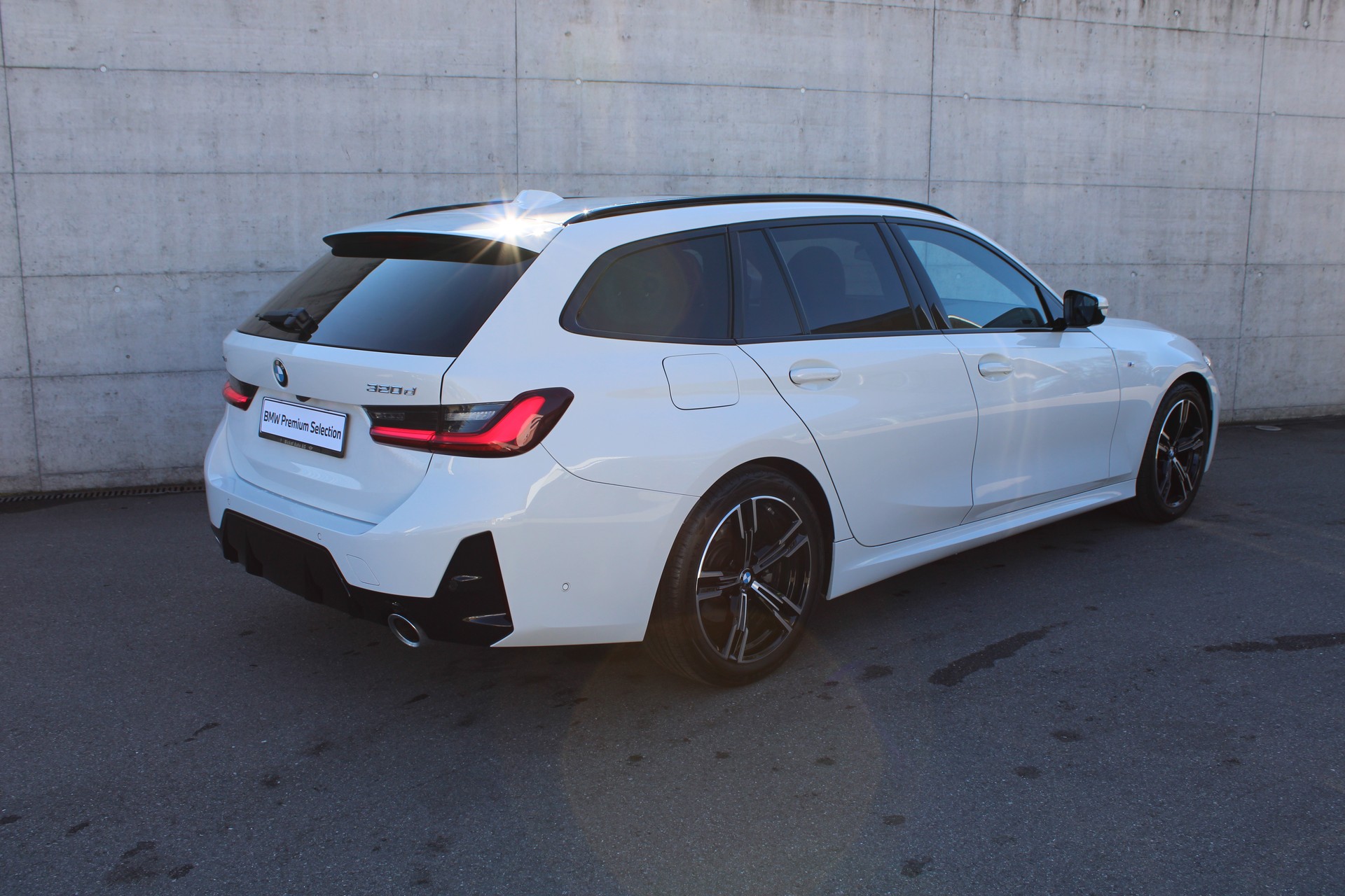 BMW 320d xDrive Touring M Sport-image-2