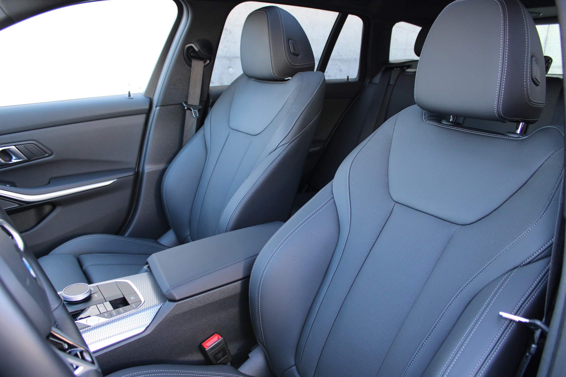 BMW 320d xDrive Touring M Sport-image-7