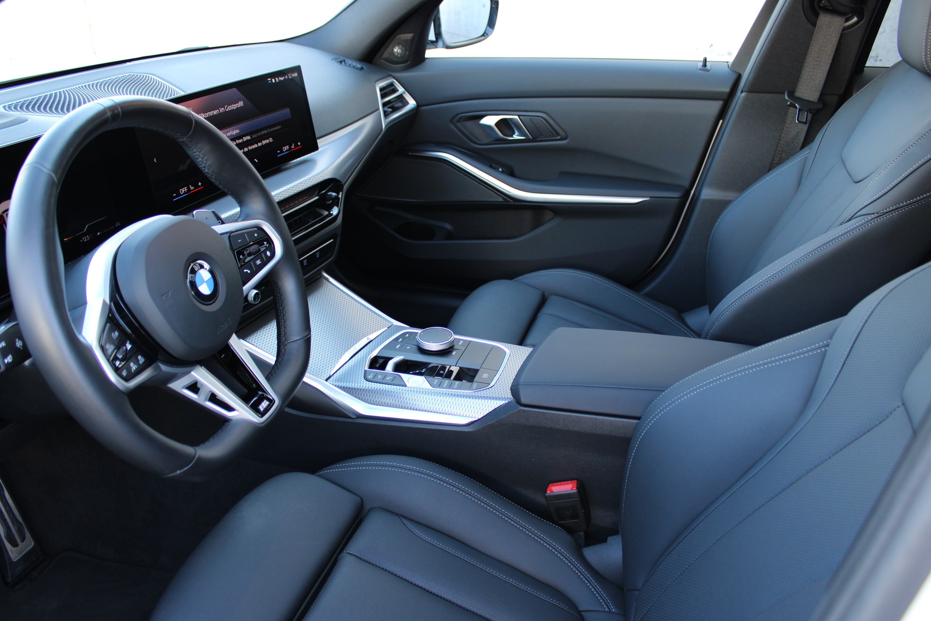 BMW 320d xDrive Touring M Sport-image-6