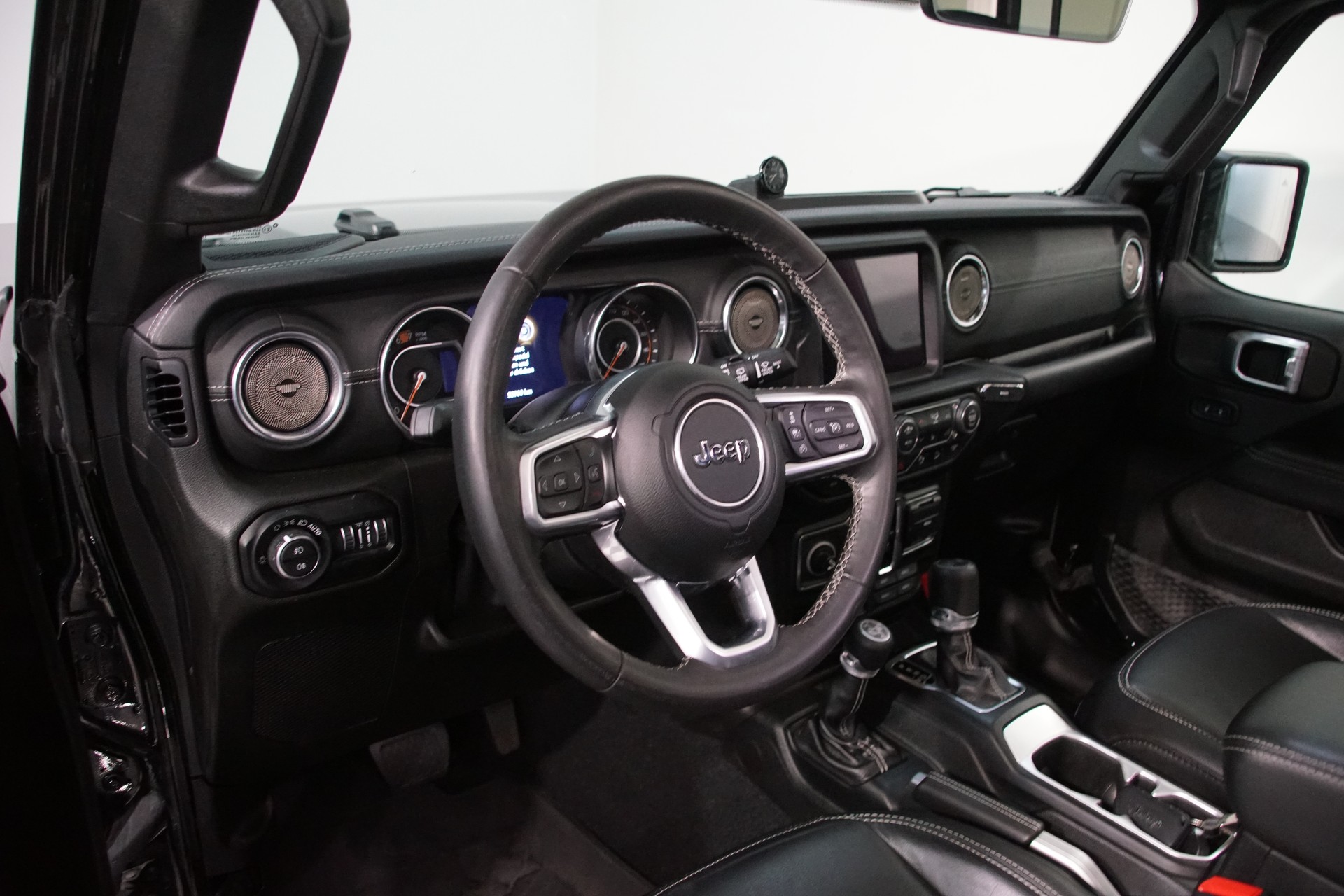 JEEP Wrangler 2.0 Unlimited Sahara Overland *swiss* Automatic-image-13