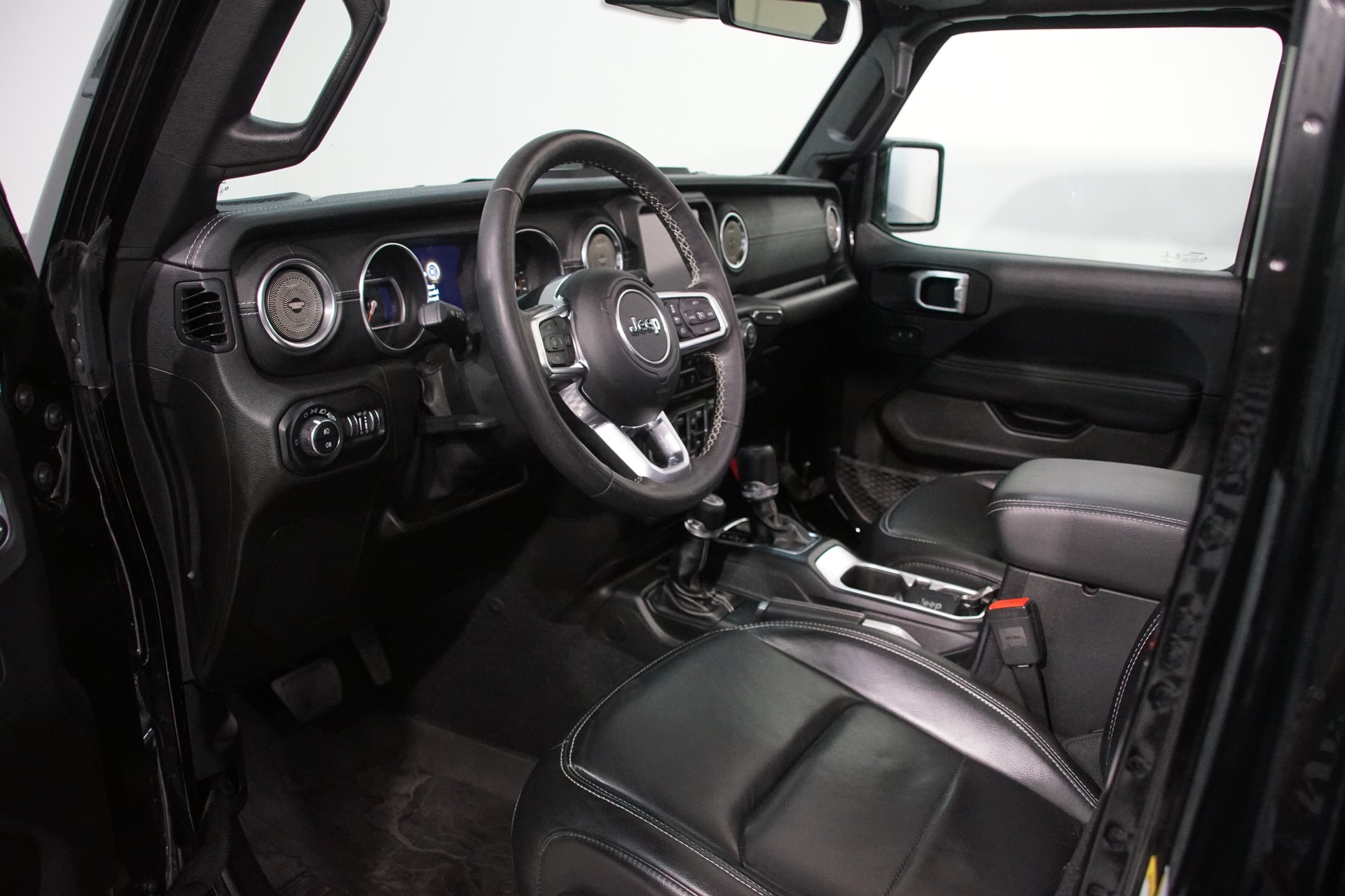 JEEP Wrangler 2.0 Unlimited Sahara Overland *swiss* Automatic-image-10