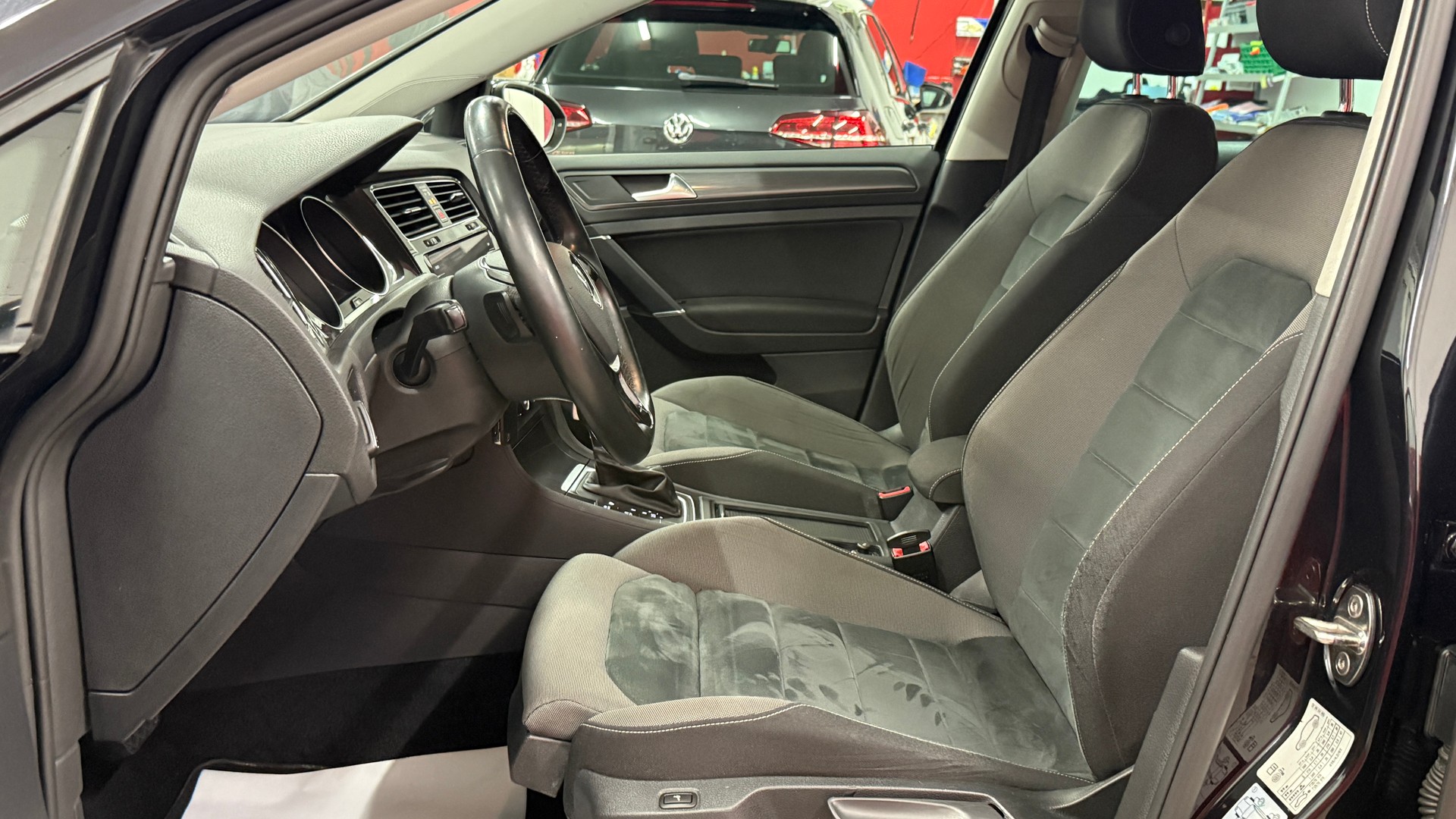 VW Golf 1.4 TSI Highline DSG, frisch ab MFK, Servicgepflegt, 8 fach berädert alle Asisstenten, Sitz&Lenkradheizung, Garantie u.v.m.-image-9