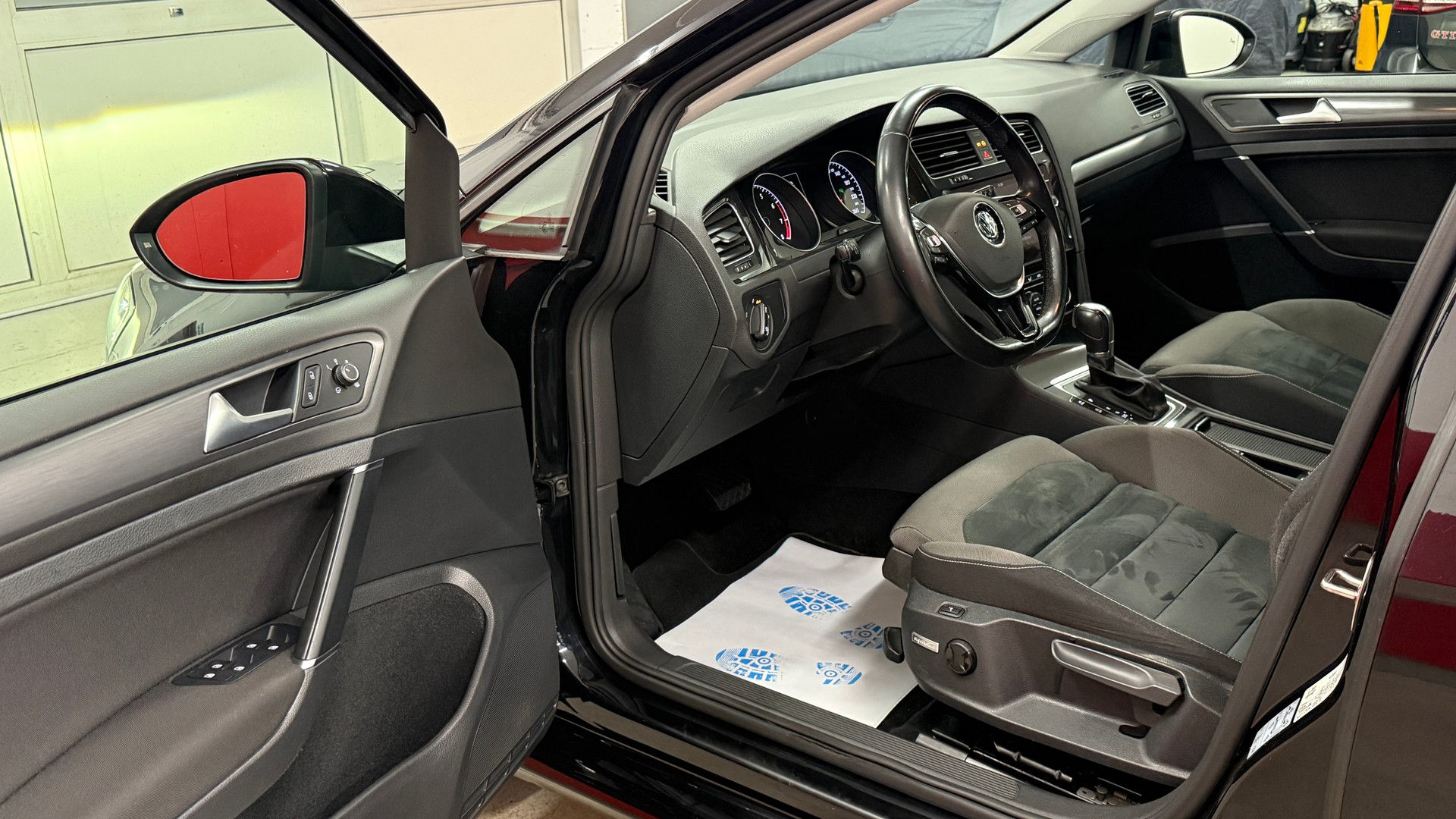 VW Golf 1.4 TSI Highline DSG, frisch ab MFK, Servicgepflegt, 8 fach berädert alle Asisstenten, Sitz&Lenkradheizung, Garantie u.v.m.-image-8