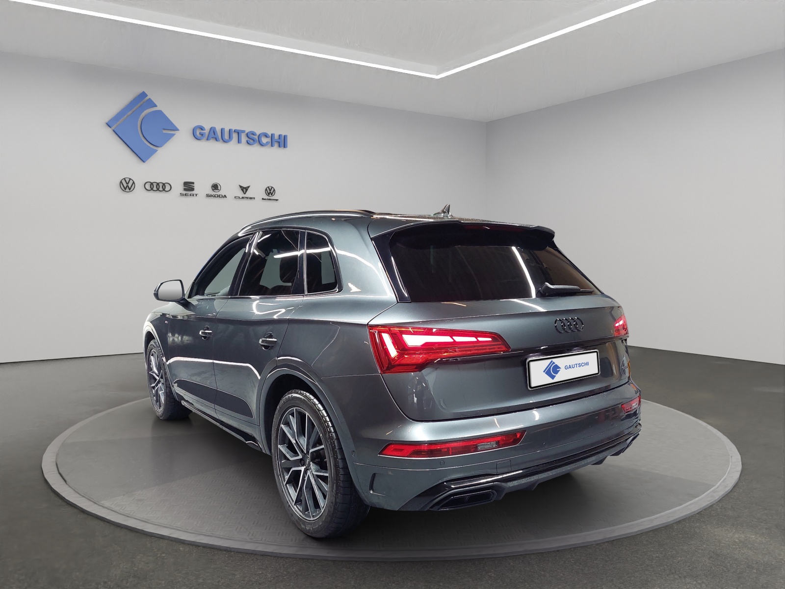 AUDI Q5 40 TDI Black Edition quattro S-tronic-image-2