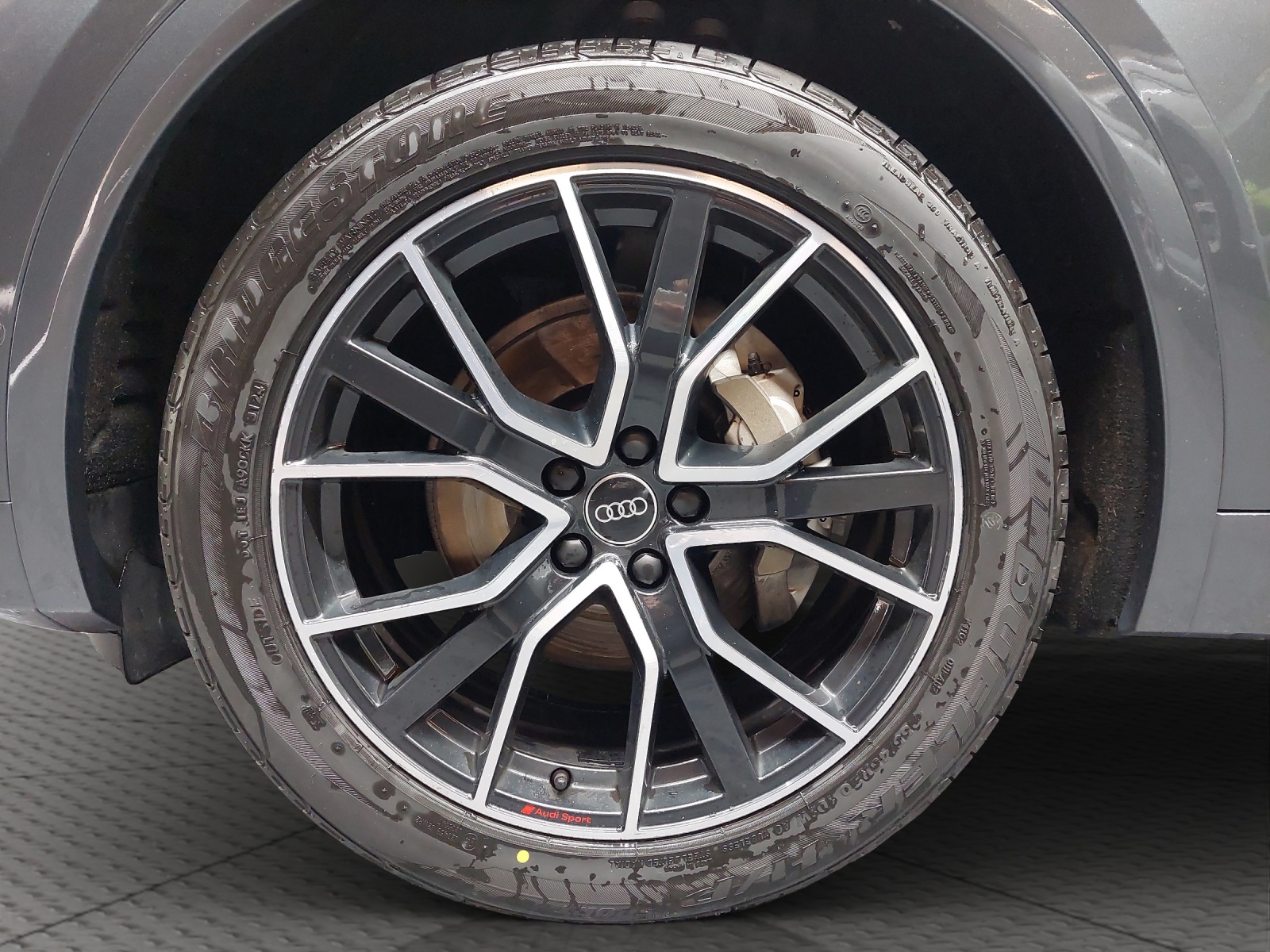 AUDI Q5 40 TDI Black Edition quattro S-tronic-image-13