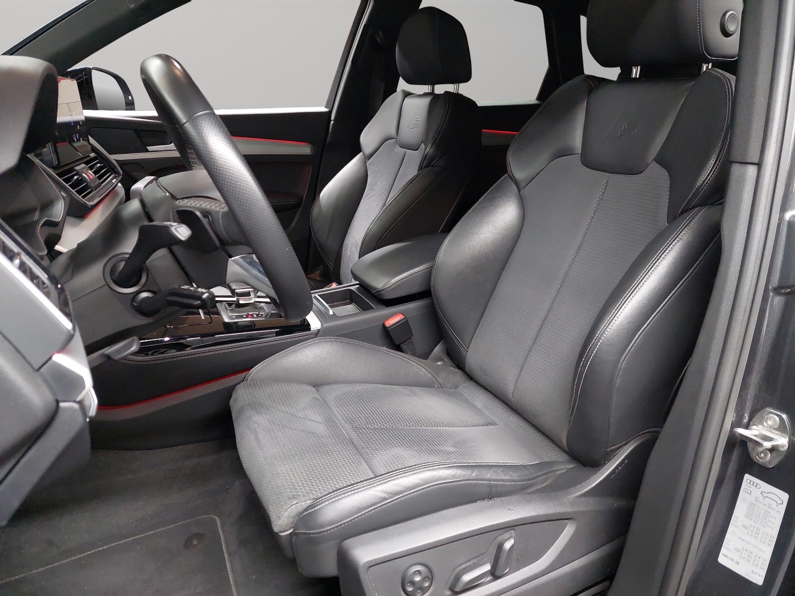 AUDI Q5 40 TDI Black Edition quattro S-tronic-image-5