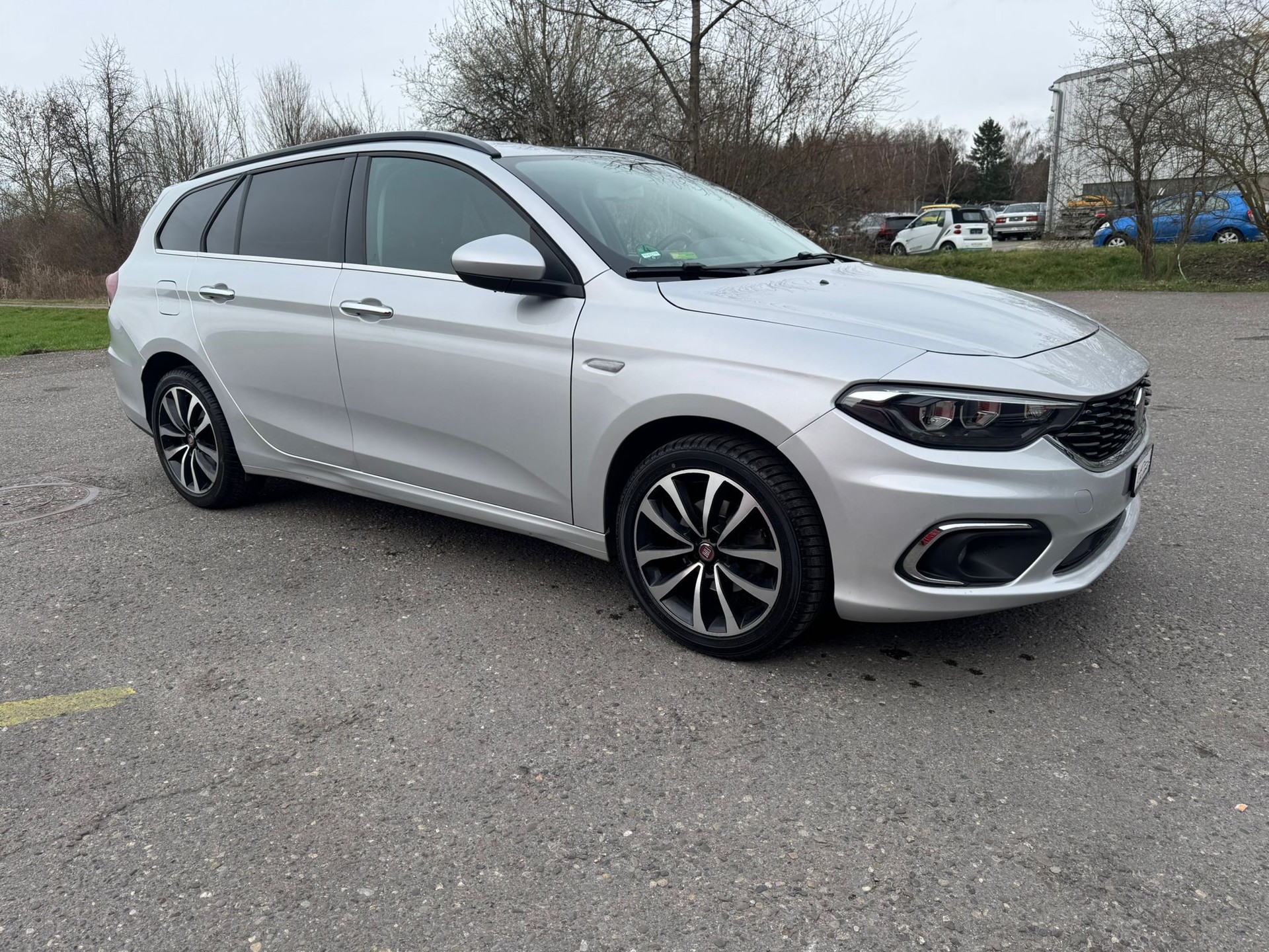 FIAT Tipo 1.6MJ Station Wagon Lounge DCT-image-1