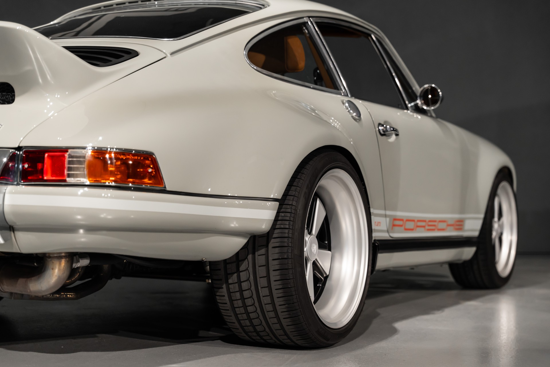 PORSCHE 911 Backdate-image-12