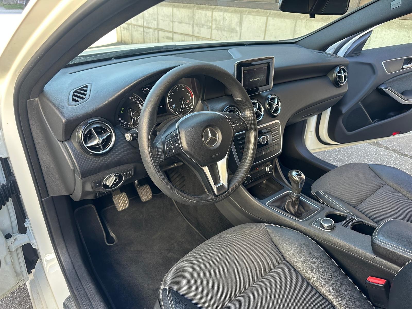 MERCEDES-BENZ A 180 Style-image-8