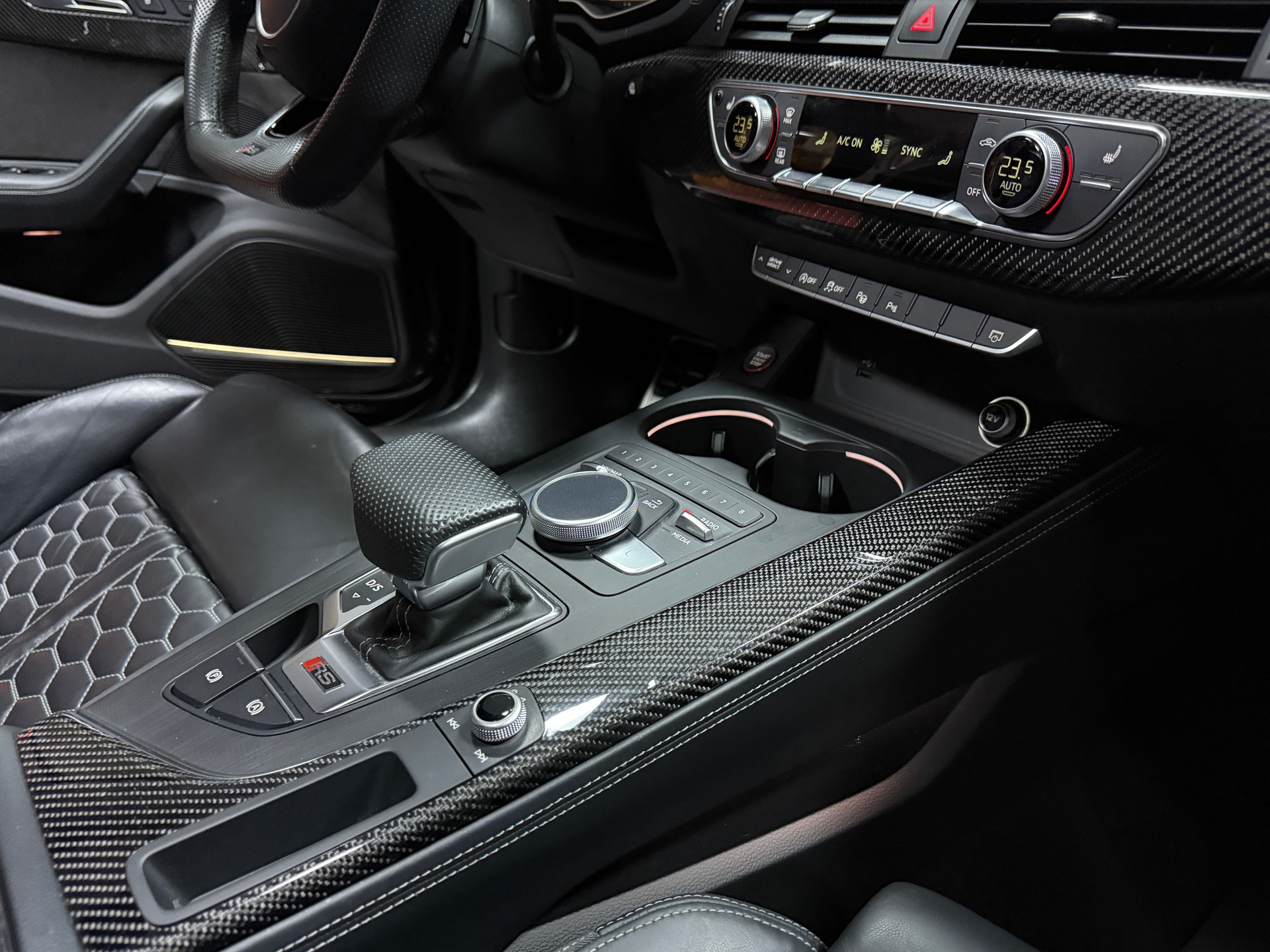 AUDI RS4 Avant 2.9 TFSI quattro tiptronic / Panorama / Carbon / CH Auto / Leasing ab 399.--image-10