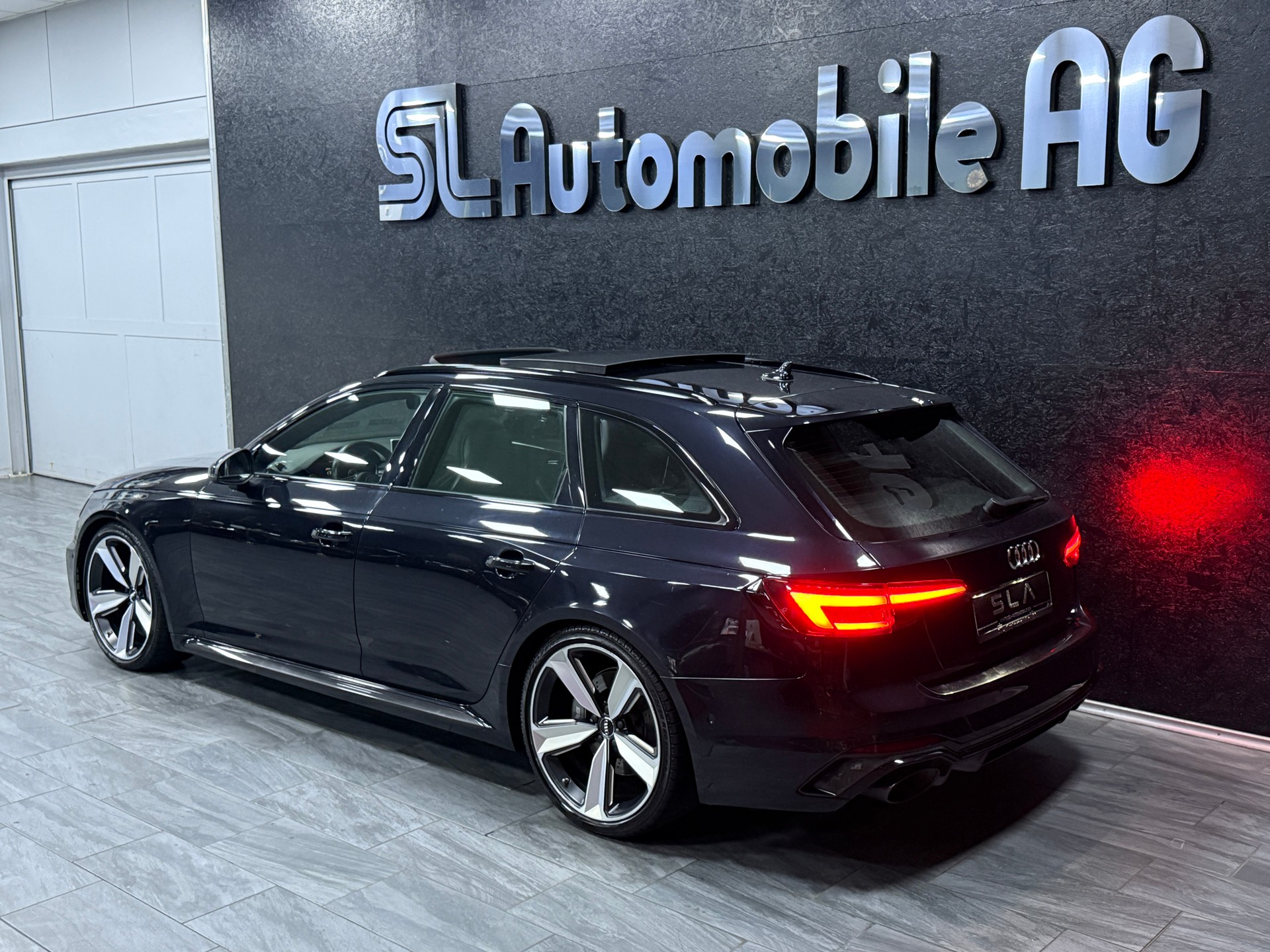 AUDI RS4 Avant 2.9 TFSI quattro tiptronic / Panorama / Carbon / CH Auto / Leasing ab 399.--image-4