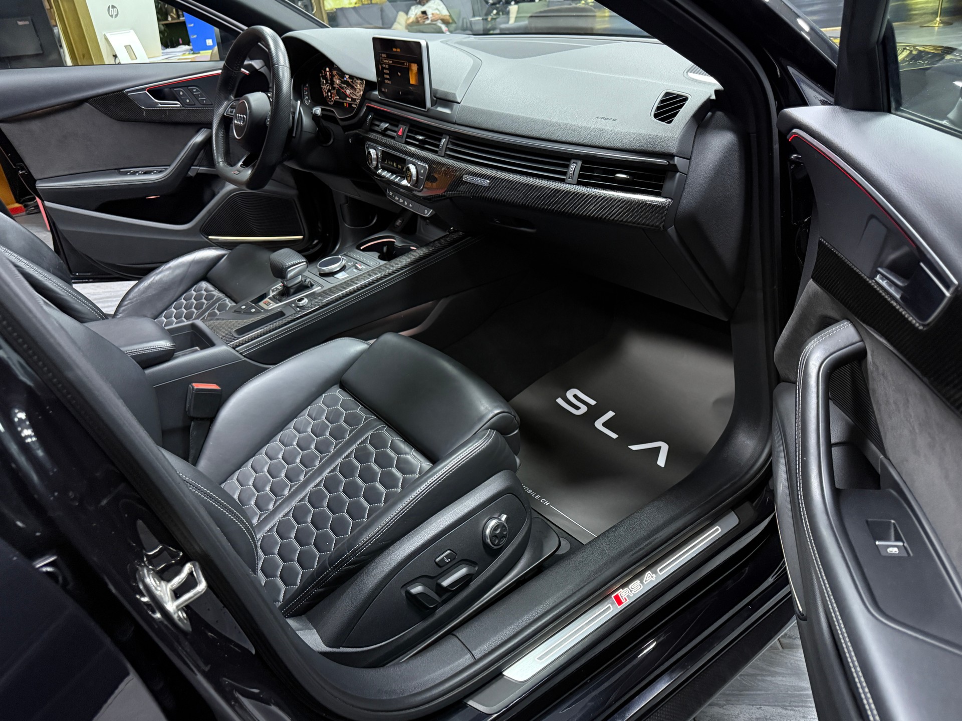 AUDI RS4 Avant 2.9 TFSI quattro tiptronic / Panorama / Carbon / CH Auto / Leasing ab 399.--image-8