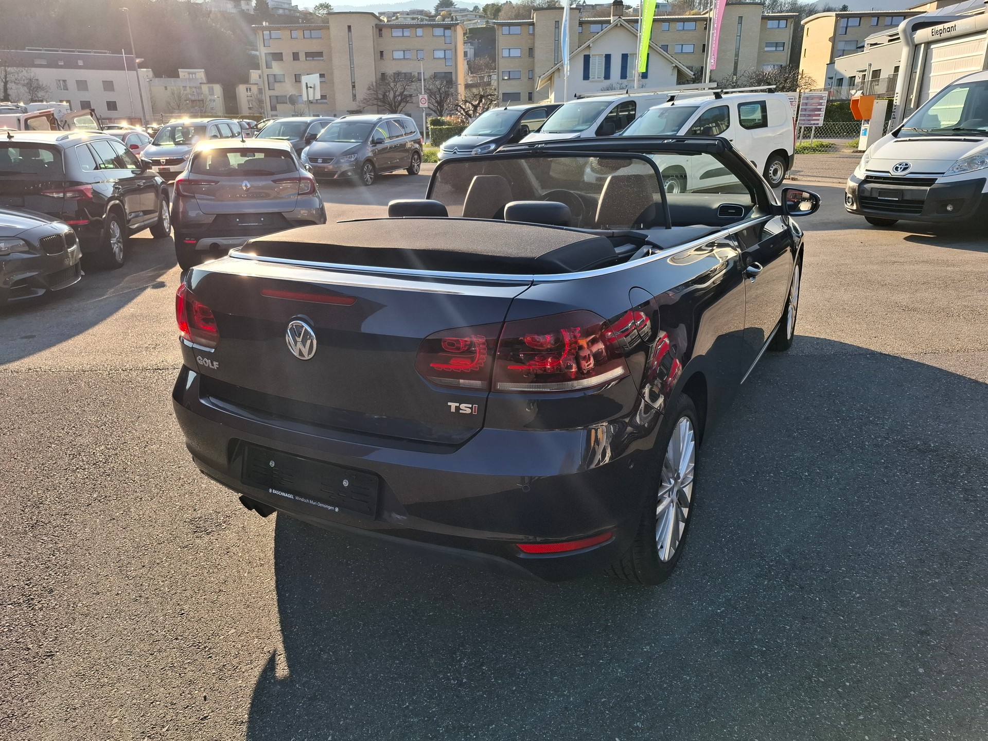 VW Golf Cabrio 1.4 TSI Cup DSG-image-1