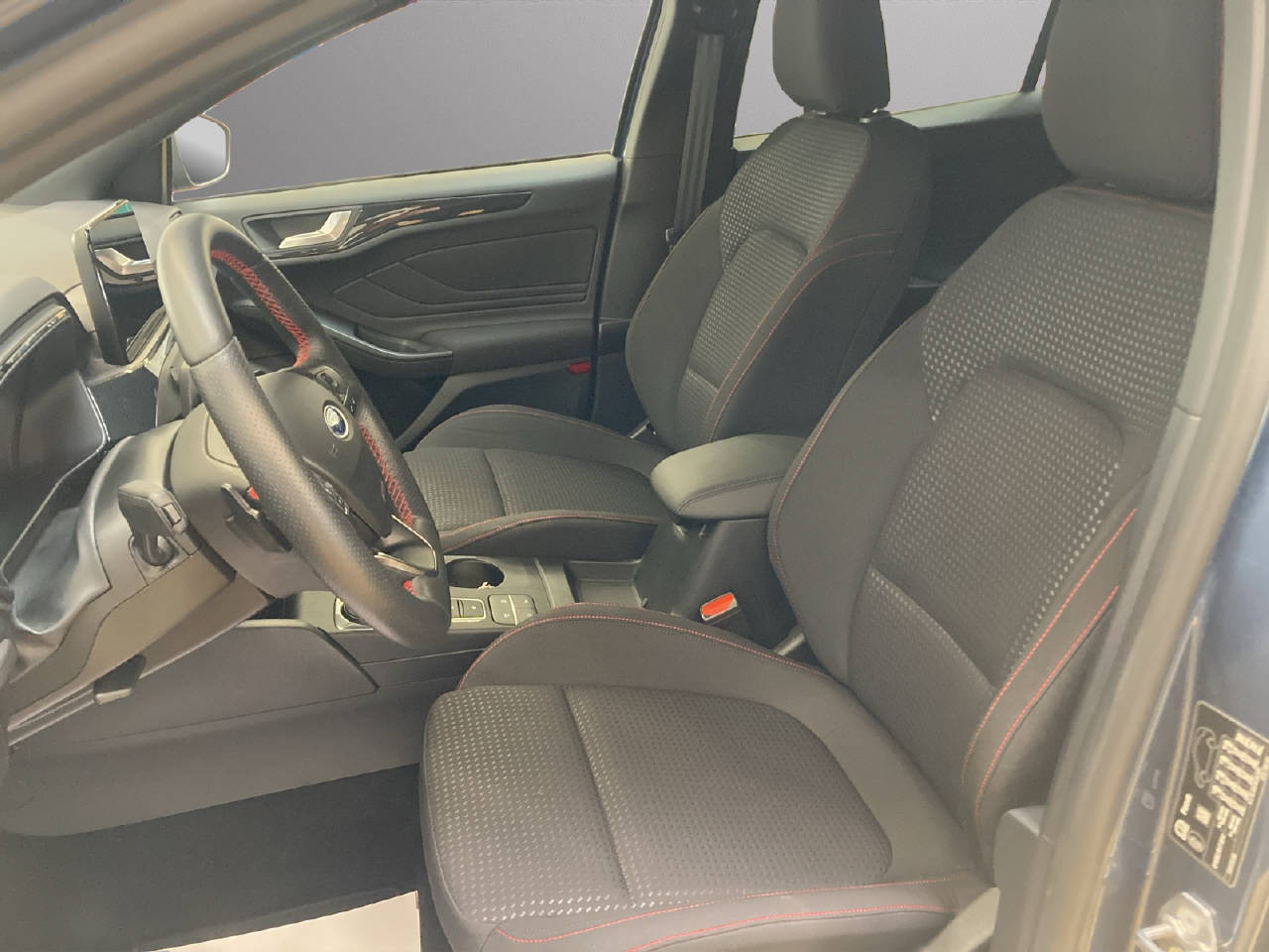 FORD Focus 1.0i EcoBoost 125 PS ST-Line-image-4
