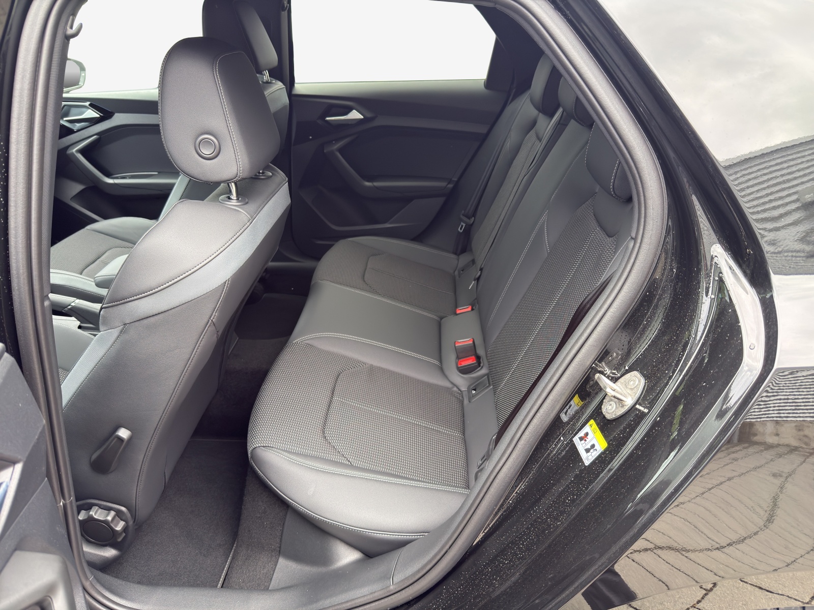 AUDI A1 Sportback 30 TFSI S Line Attraction S-tronic-image-11