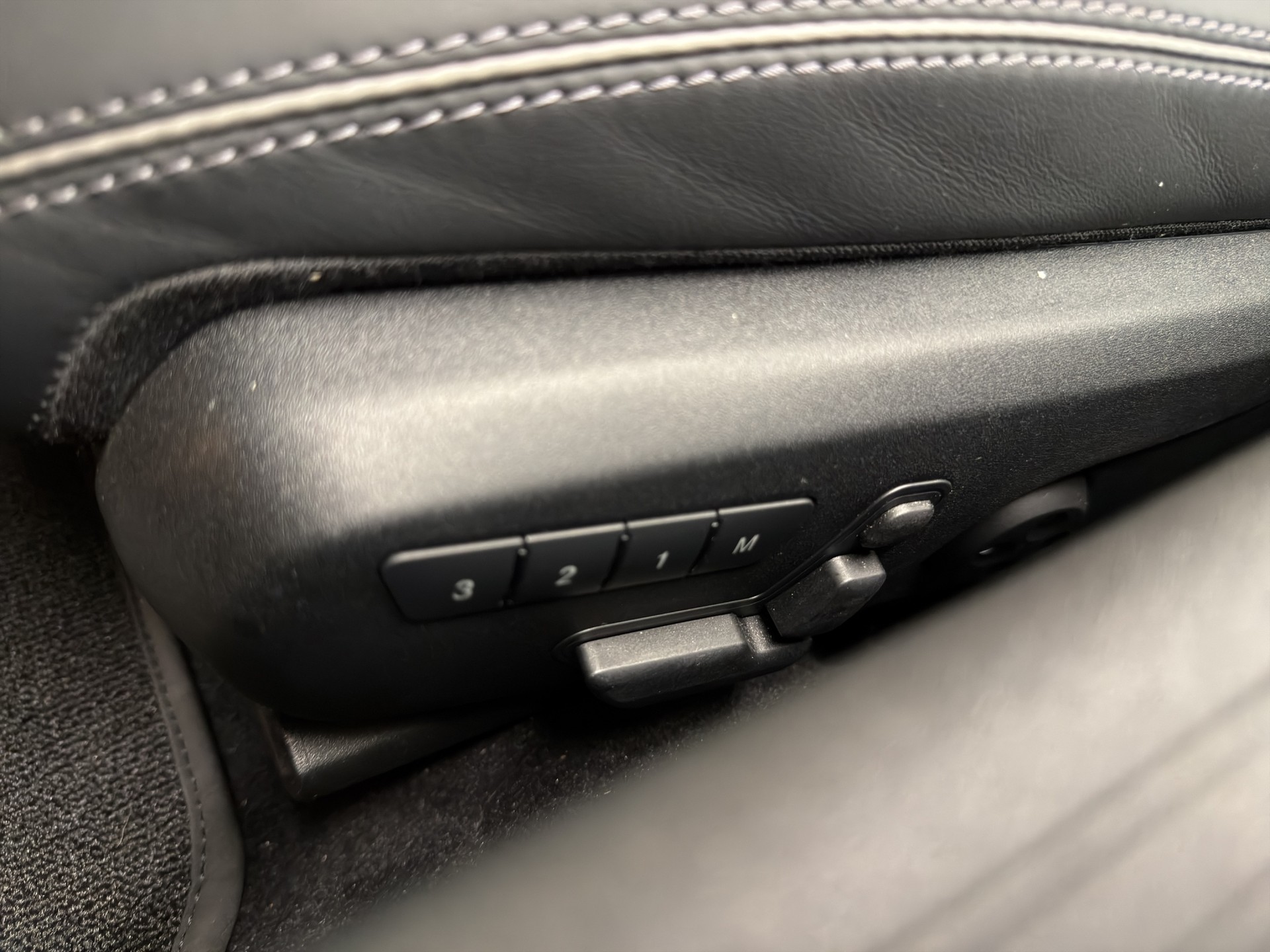 MERCEDES-BENZ AMG GT S Speedshift DCT-image-21