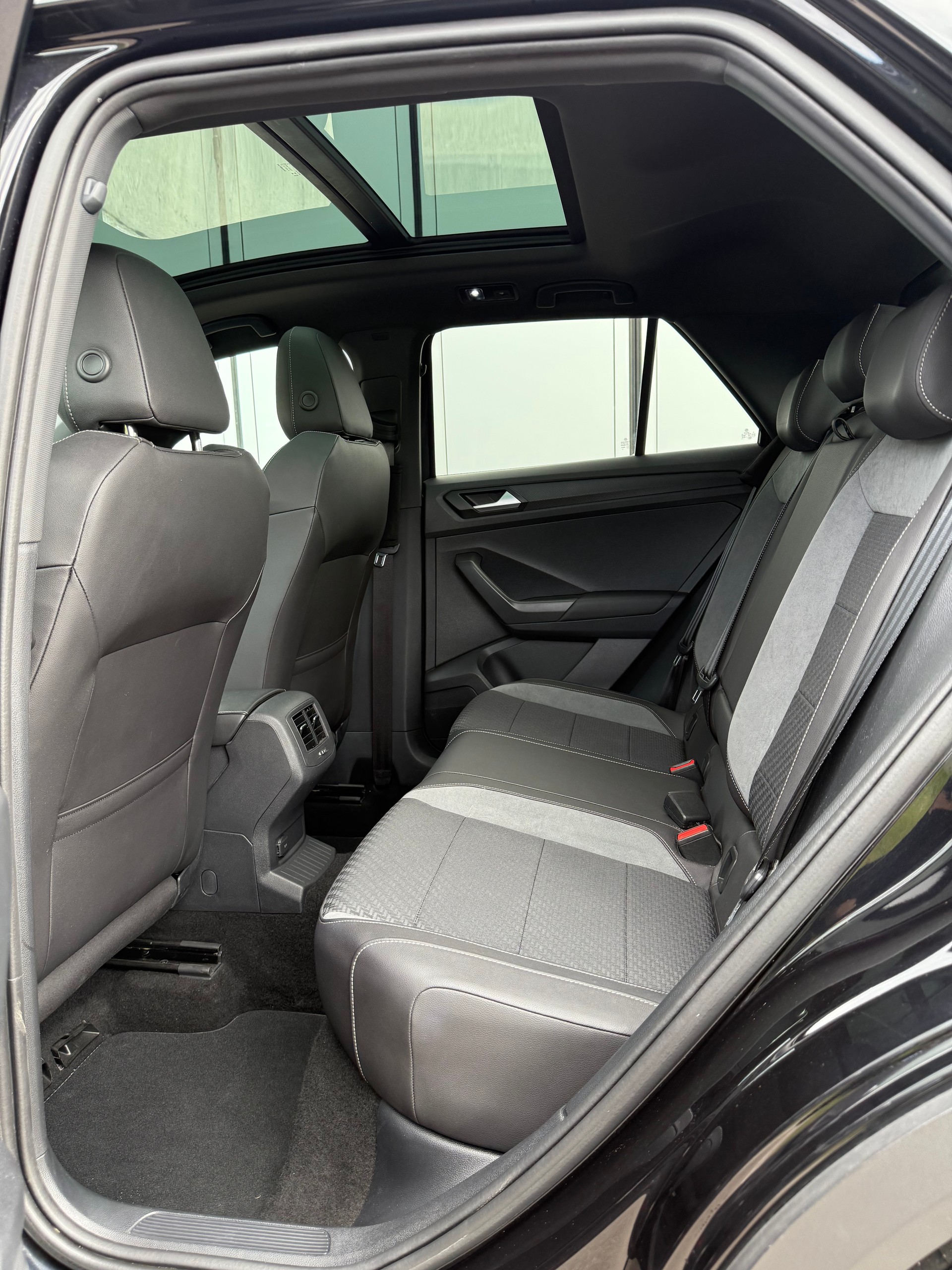 VW T-Roc 2.0 TSI R DSG 4Motion-image-14