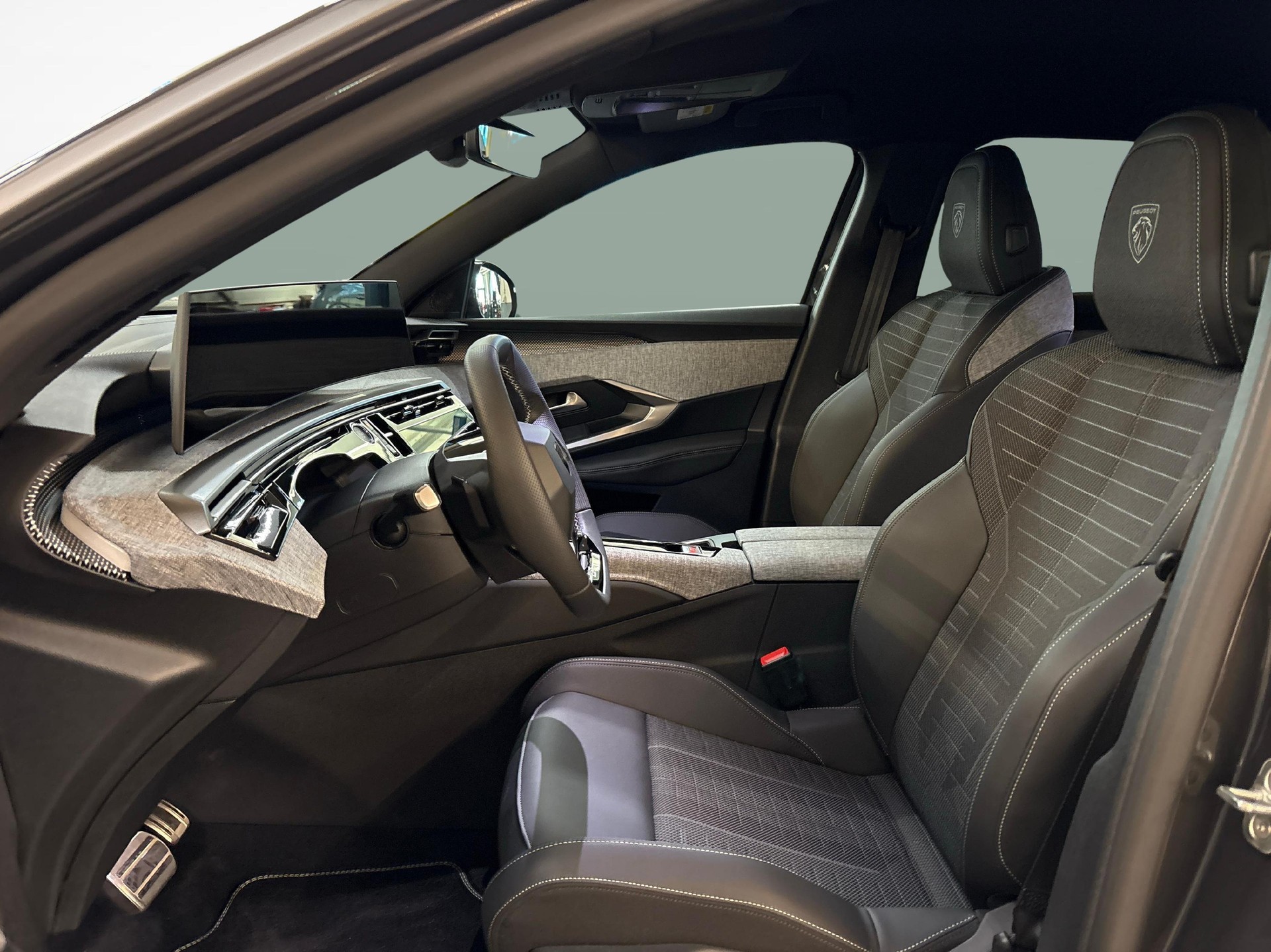PEUGEOT 3008 1.2 Hybrid GT-image-10