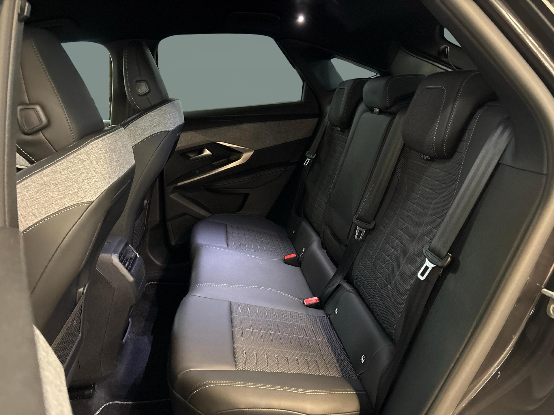 PEUGEOT 3008 1.2 Hybrid GT-image-8