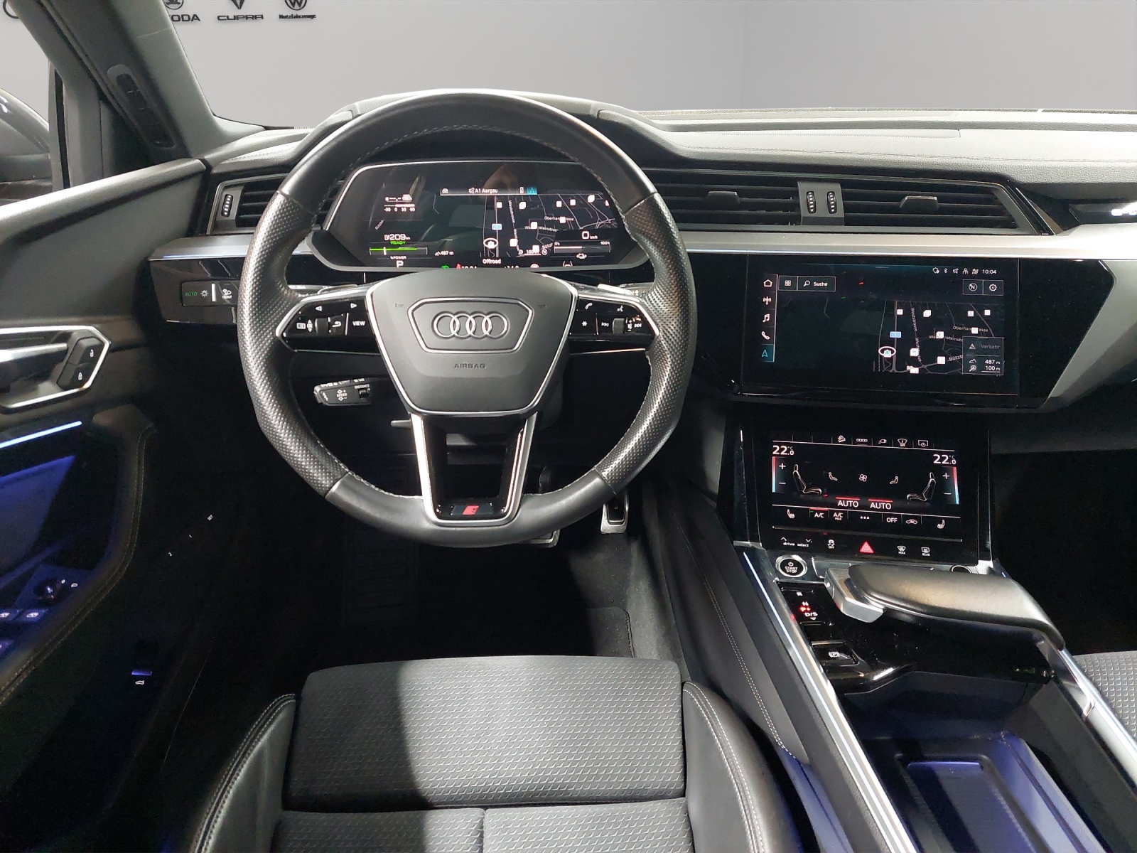 AUDI Q8 50 e-tron S line quattro-image-6