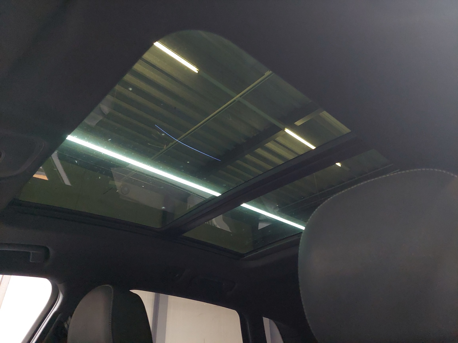 AUDI Q8 50 e-tron S line quattro-image-11