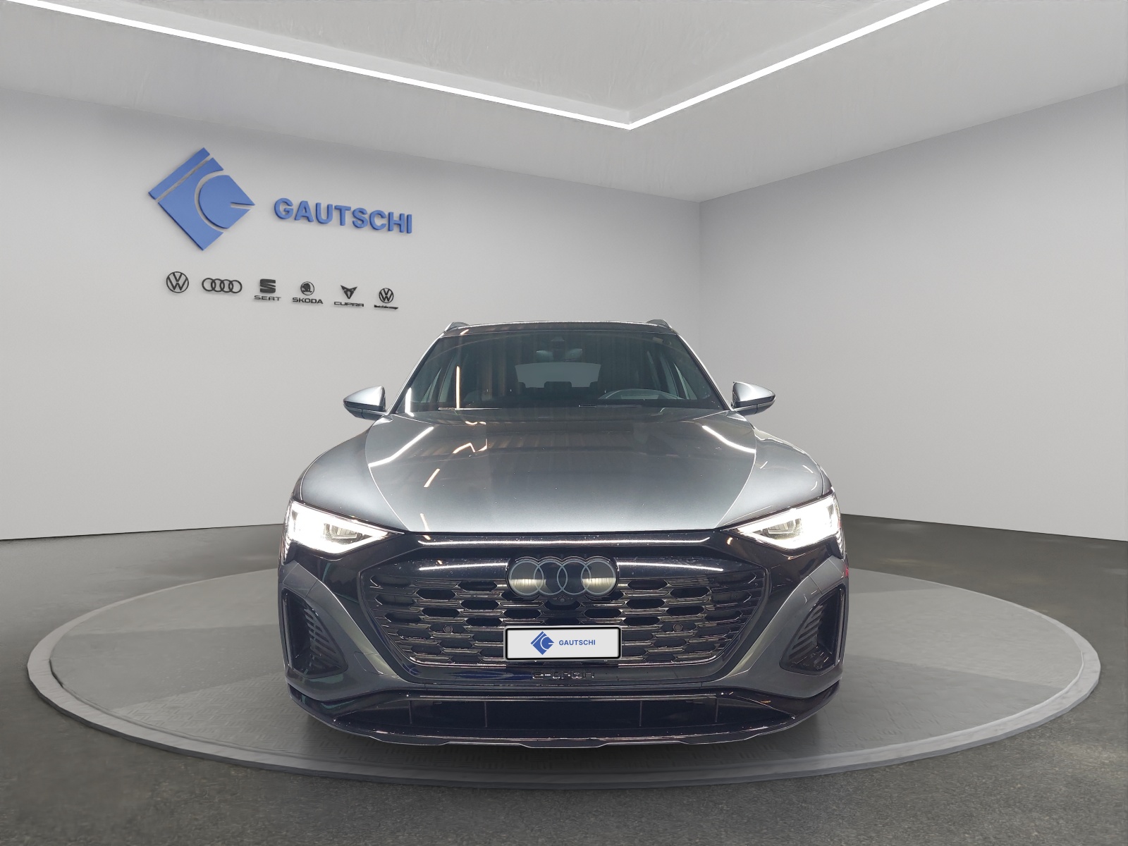 AUDI Q8 50 e-tron S line quattro-image-4
