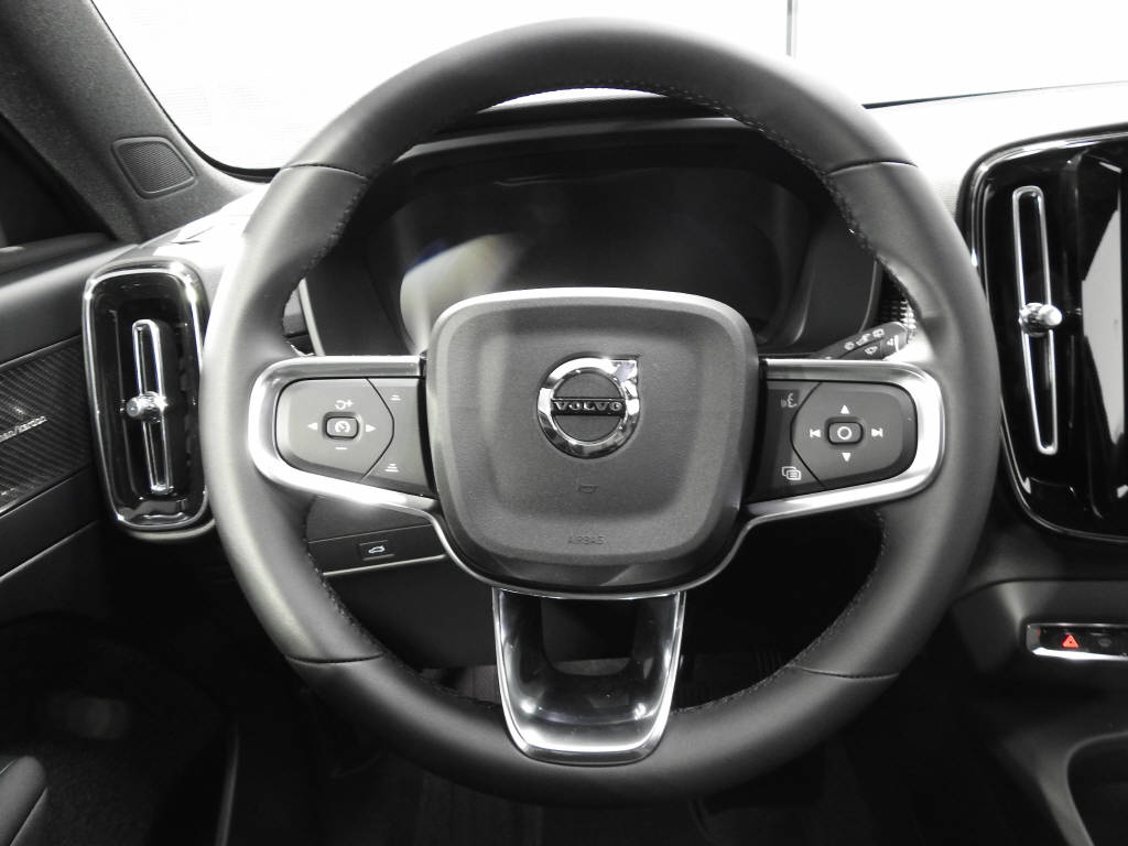 VOLVO EX40 Twin Ultra AWD-image-5