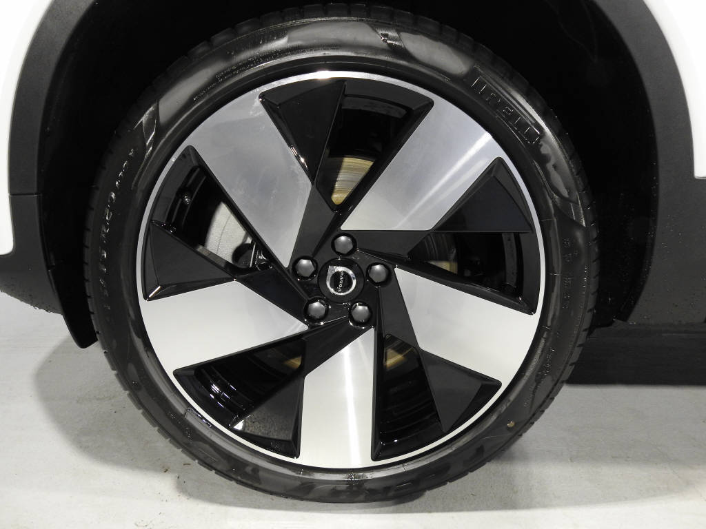 VOLVO EX40 Twin Ultra AWD-image-11