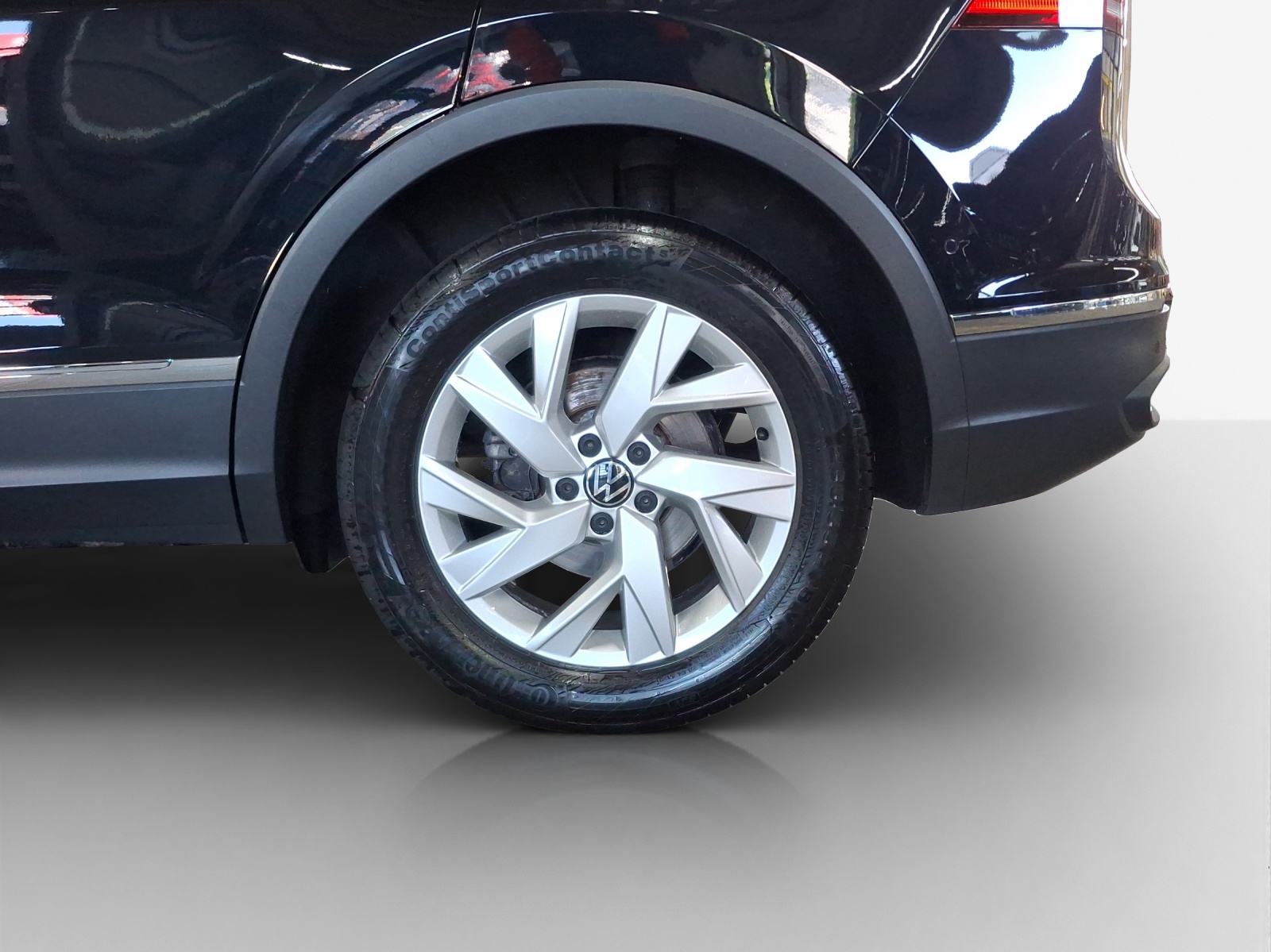 VW Tiguan 2.0 TDI SCR Life 4Motion DSG-image-13