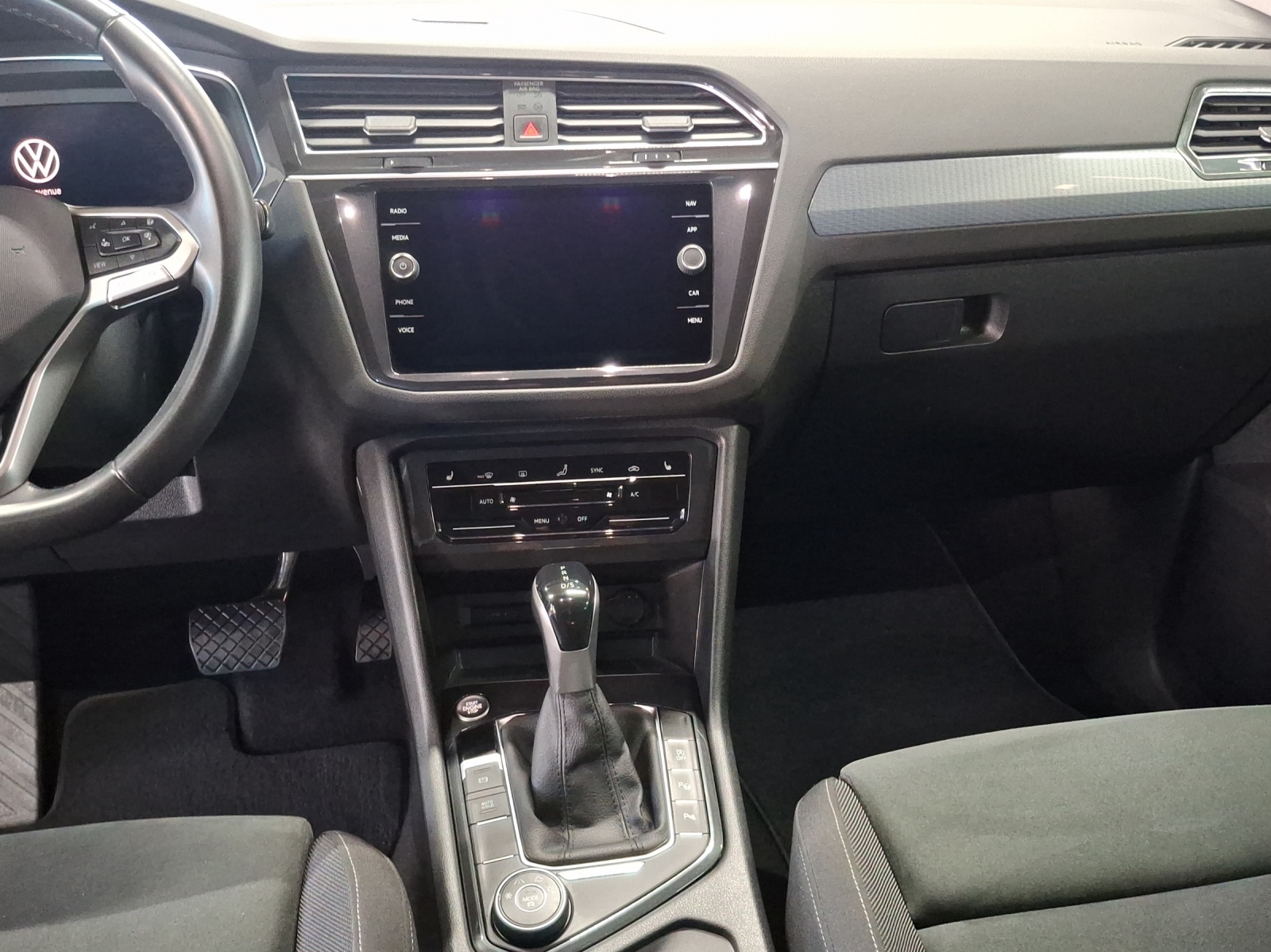 VW Tiguan 2.0 TDI SCR Life 4Motion DSG-image-10