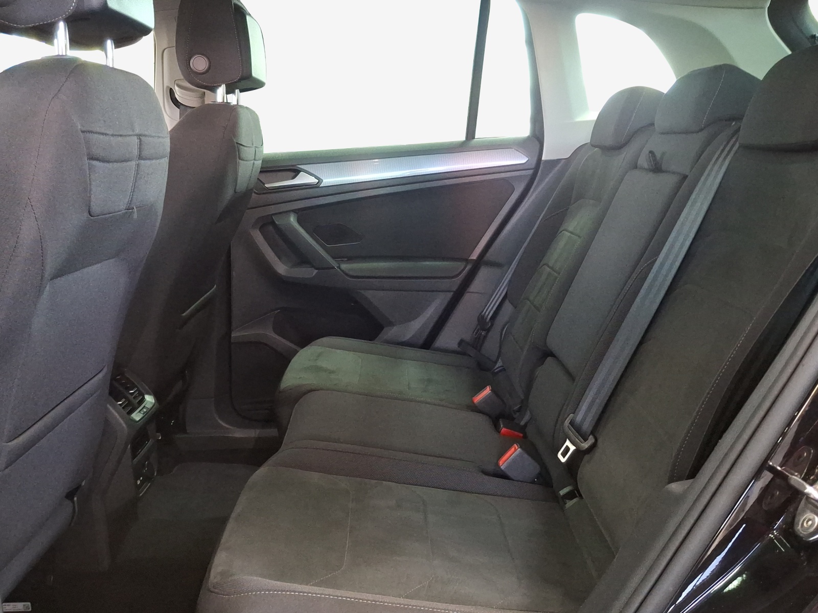 VW Tiguan 2.0 TDI SCR Life 4Motion DSG-image-11