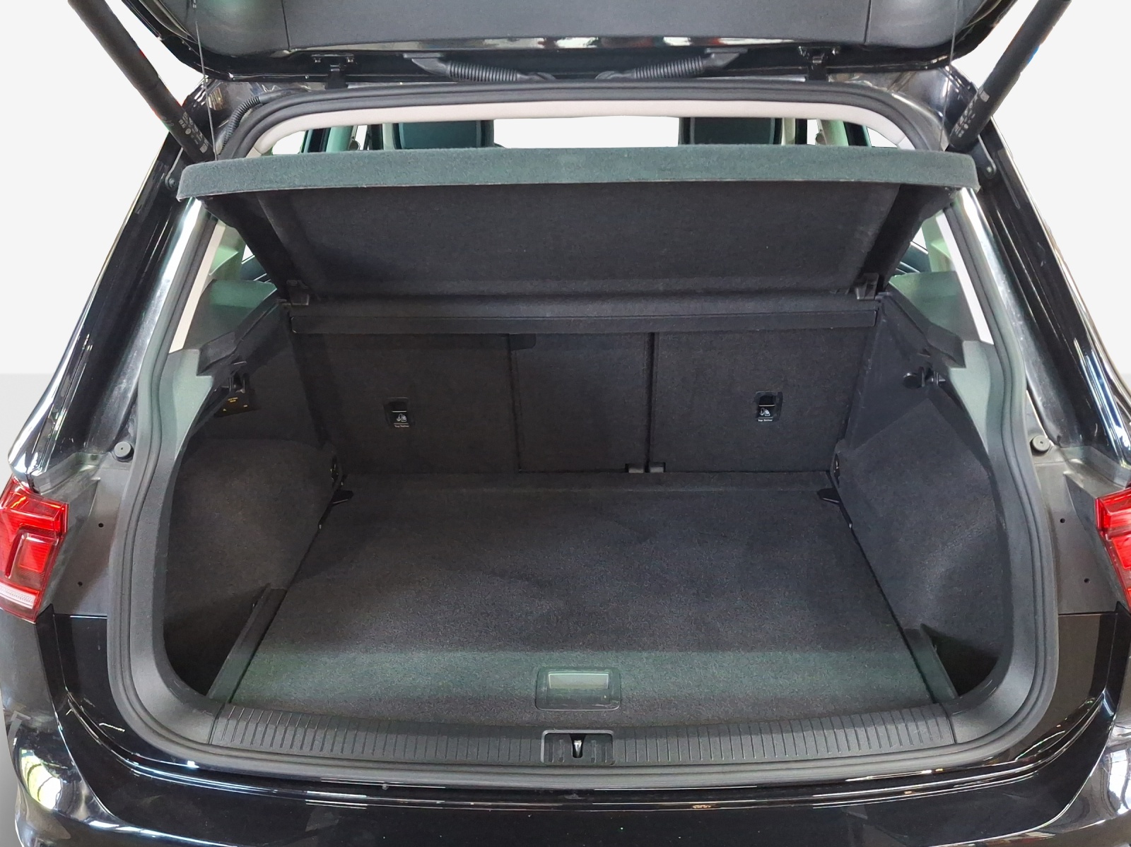 VW Tiguan 2.0 TDI SCR Life 4Motion DSG-image-12