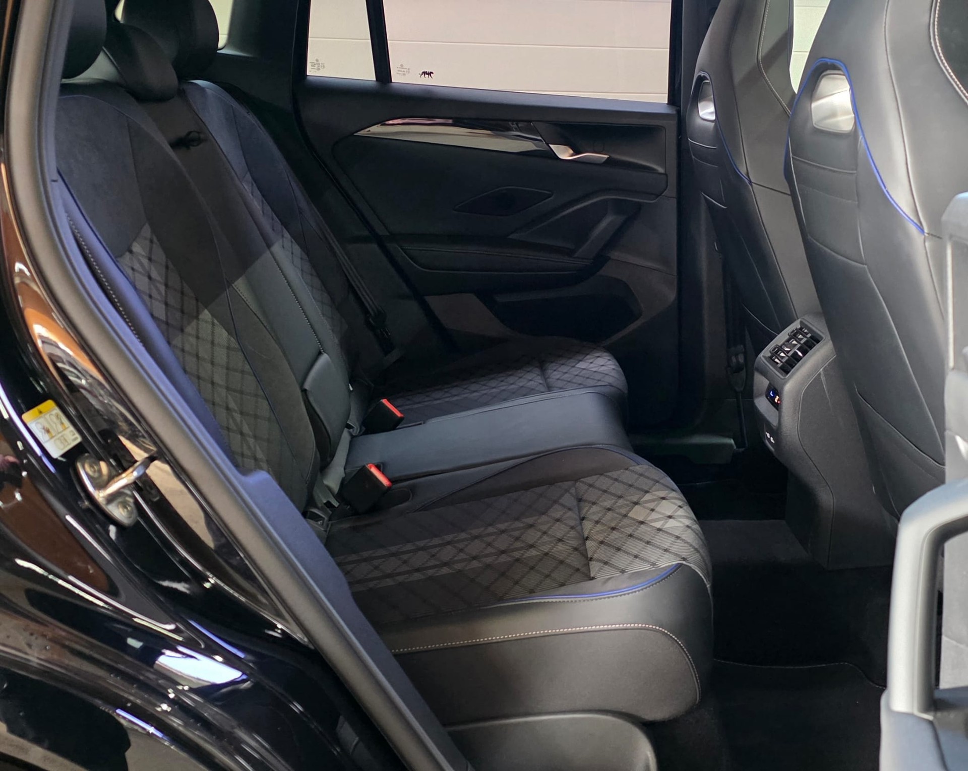 VW Tiguan 2.0 TSI DSG R-Line 4Motion-image-28