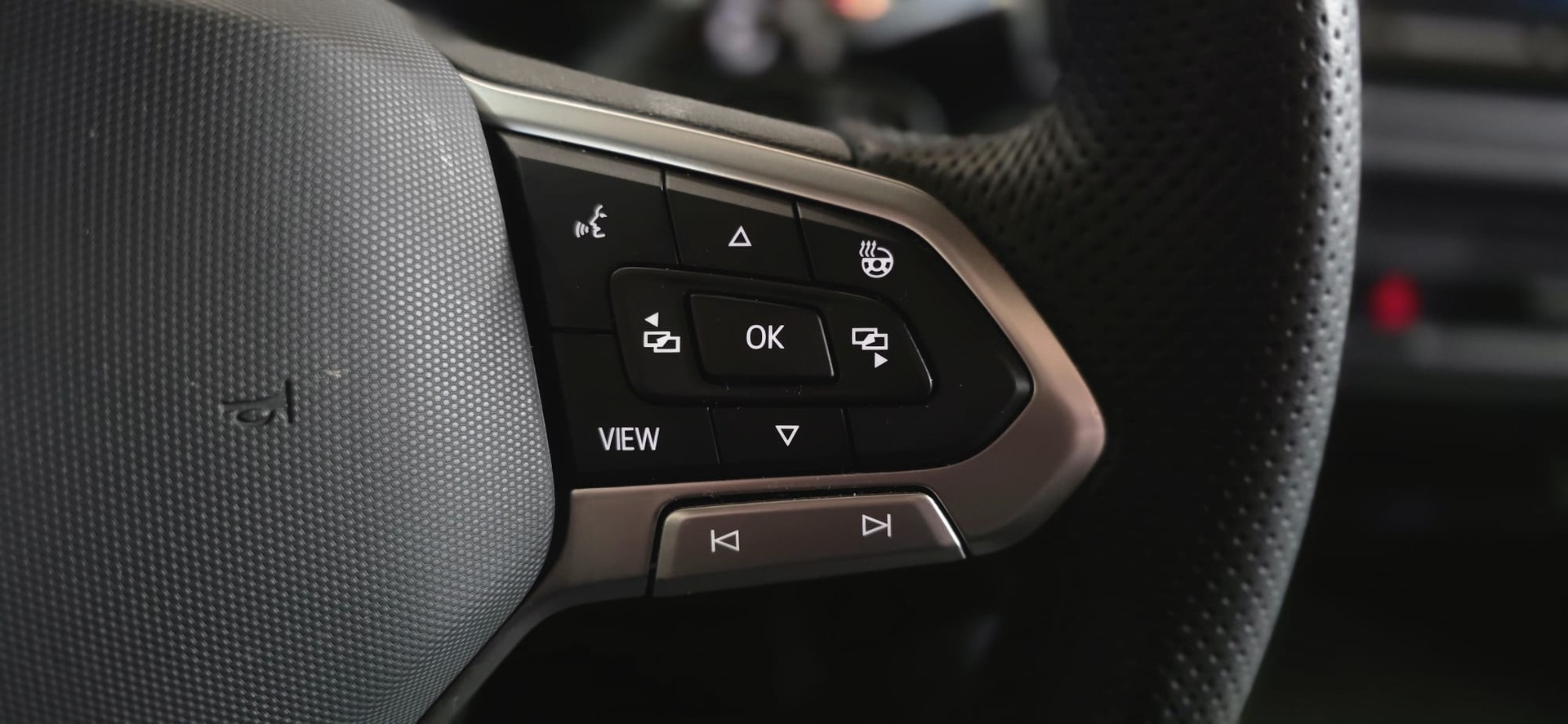 VW Tiguan 2.0 TSI DSG R-Line 4Motion-image-12